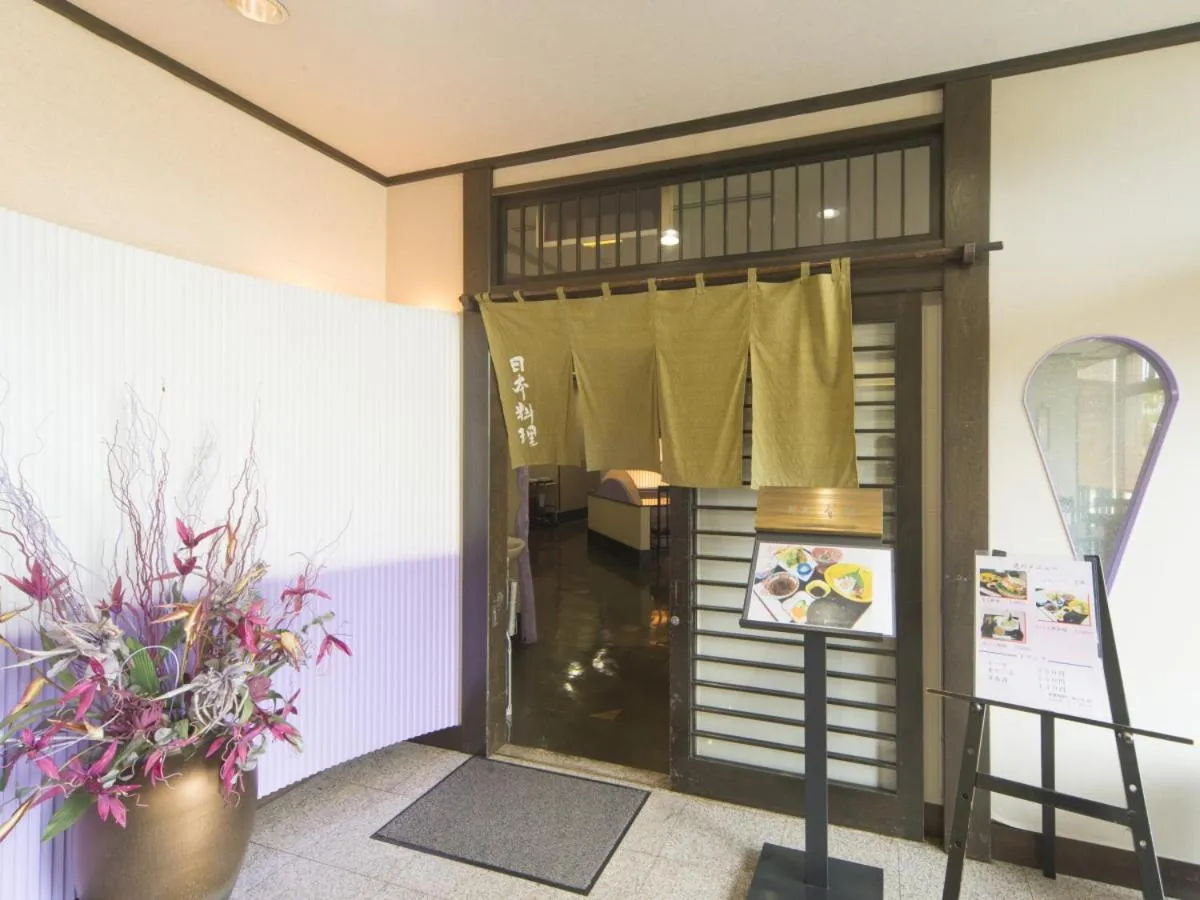 Restaurant/places to eat in Sky Hotel Namerikawa