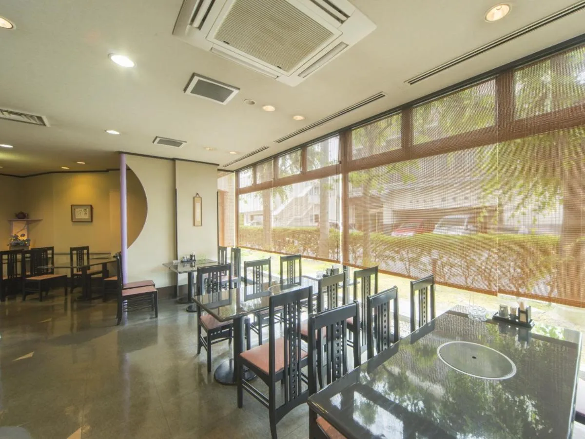 Restaurant/places to eat in Sky Hotel Namerikawa