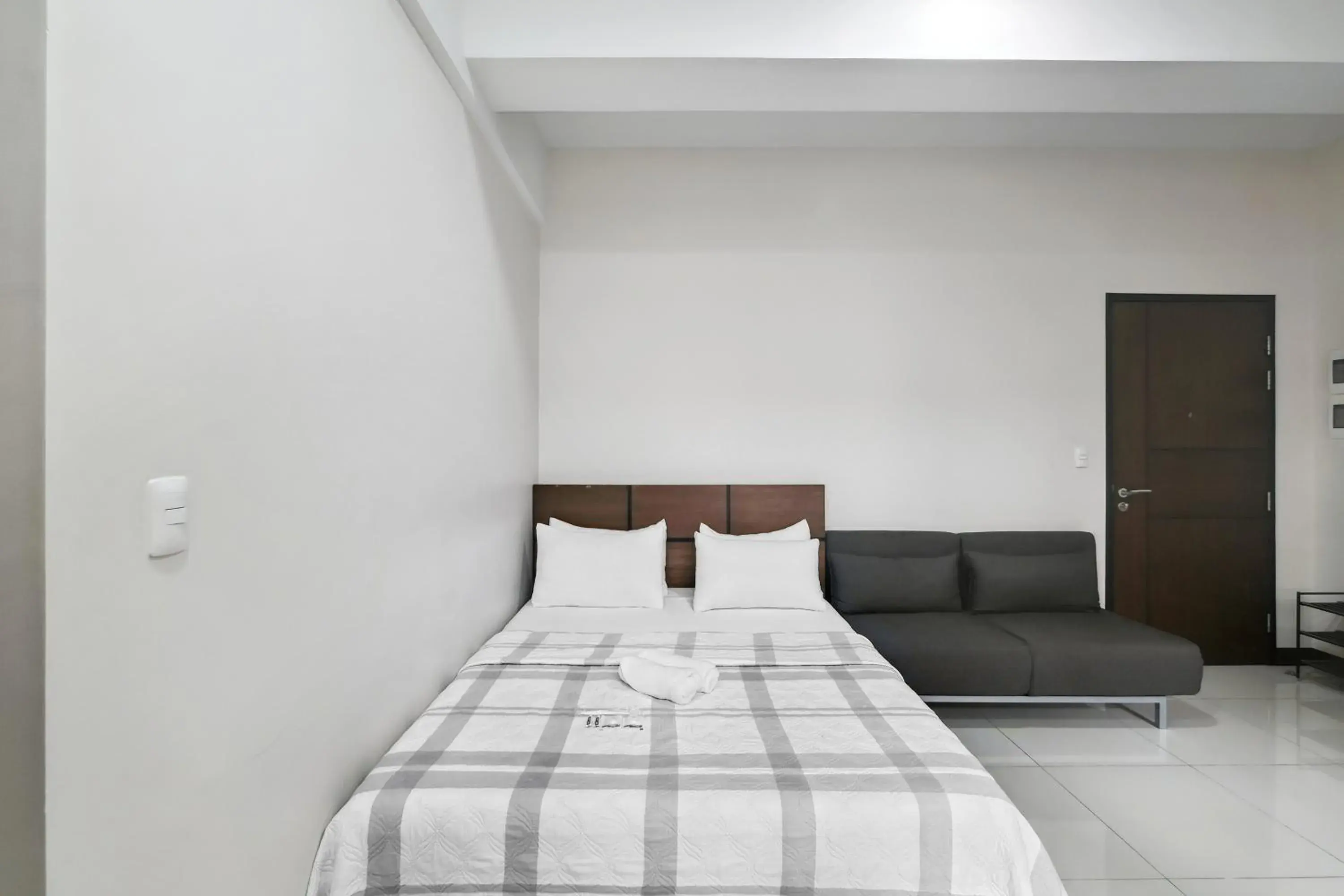 Deluxe Studio in Tess and Tessha Condotel near T3 Airport Deluxe Studio in Tess and Tessha Condotel near T3 Airport