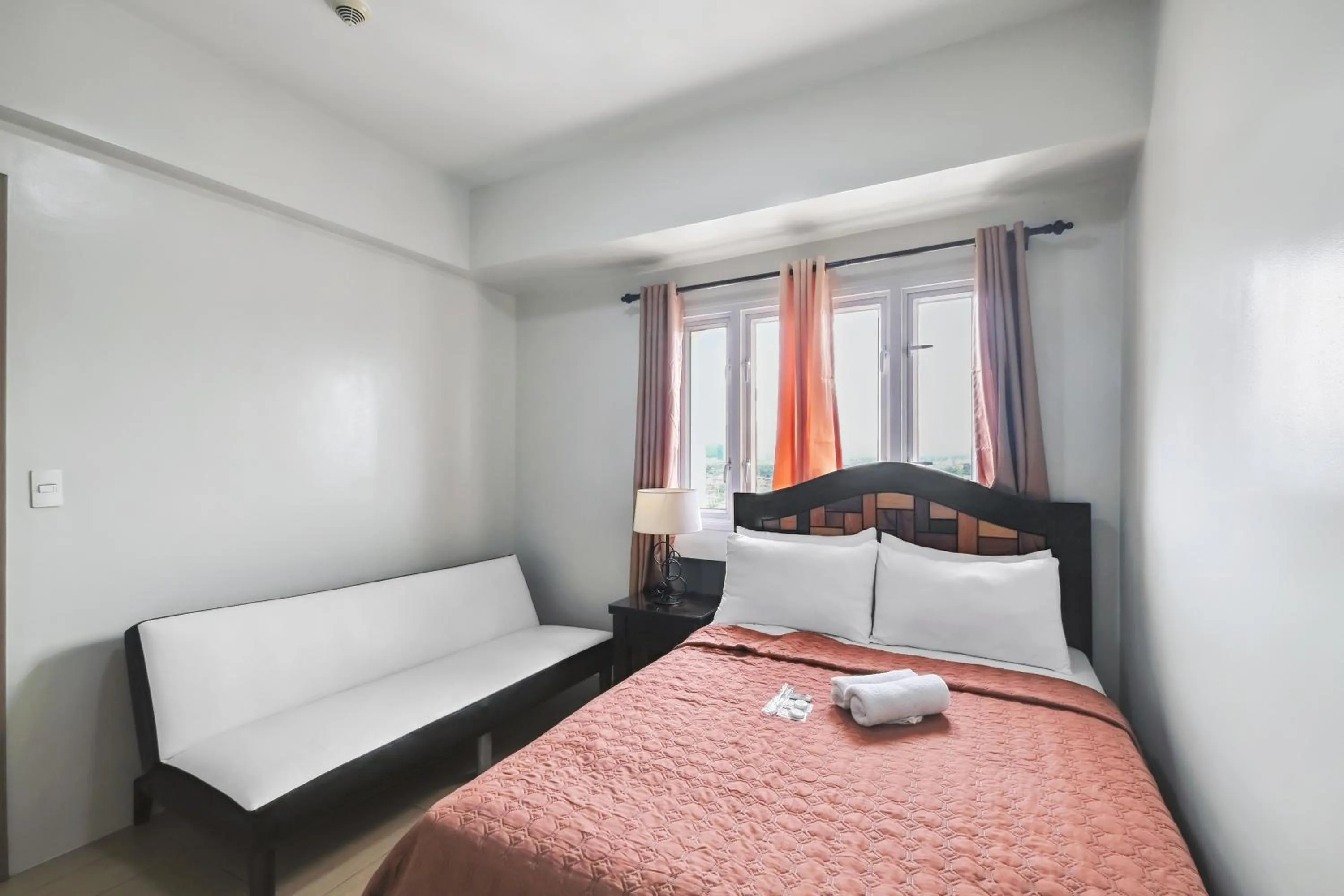 Bed in Tess and Tessha Condotel near T3 Airport