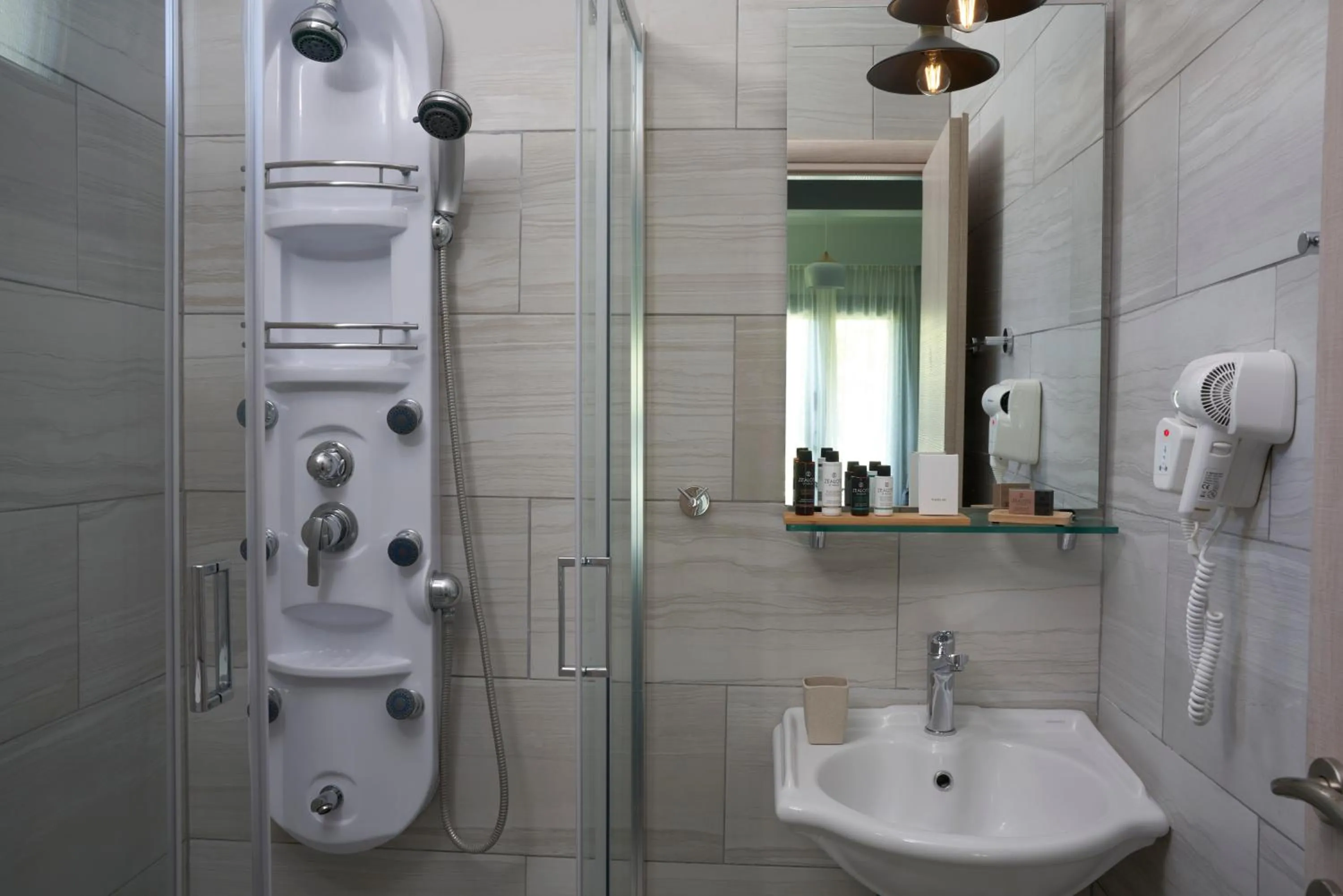 Bathroom in Mirabilia Boutique Hotel