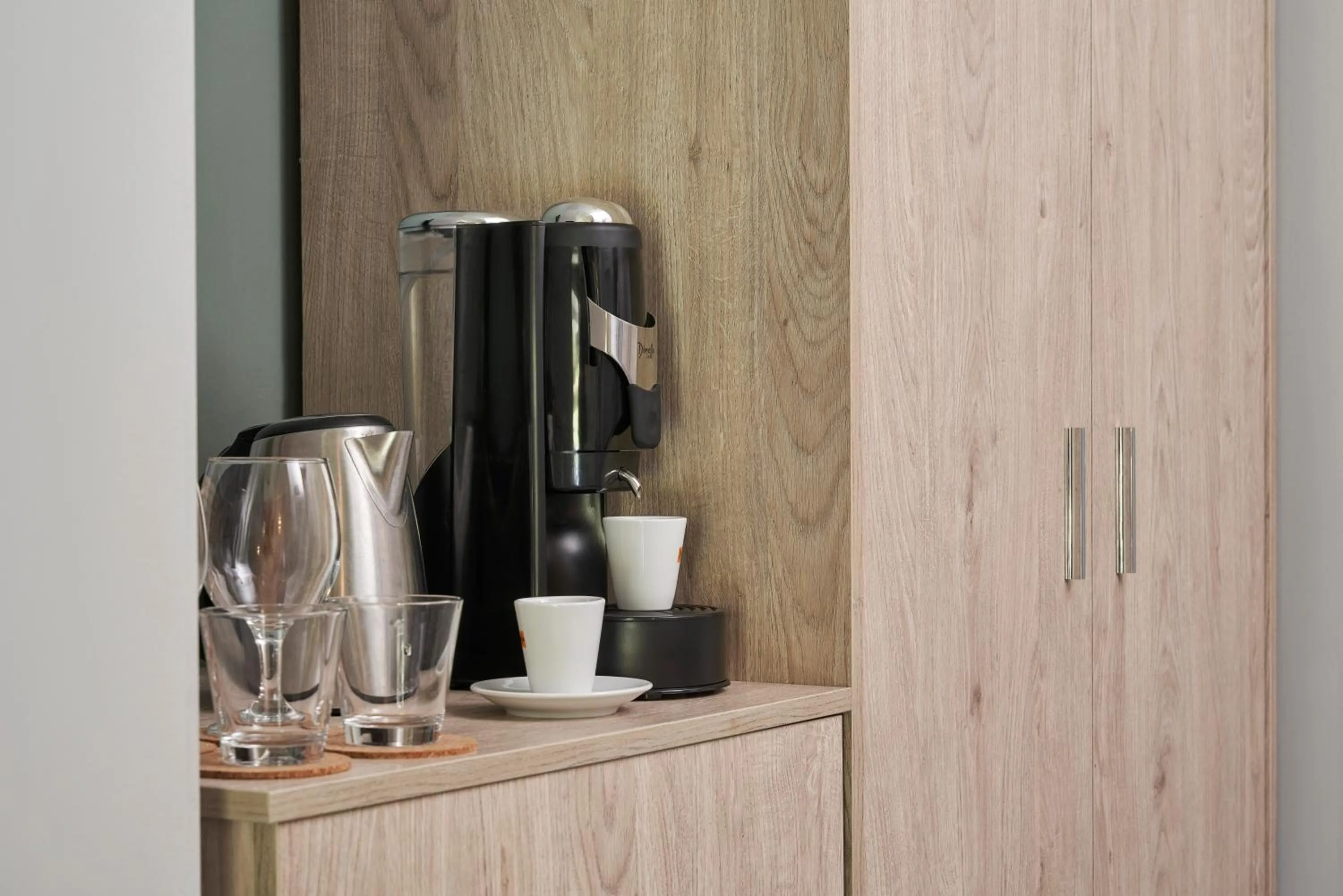 Coffee/tea facilities in Mirabilia Boutique Hotel