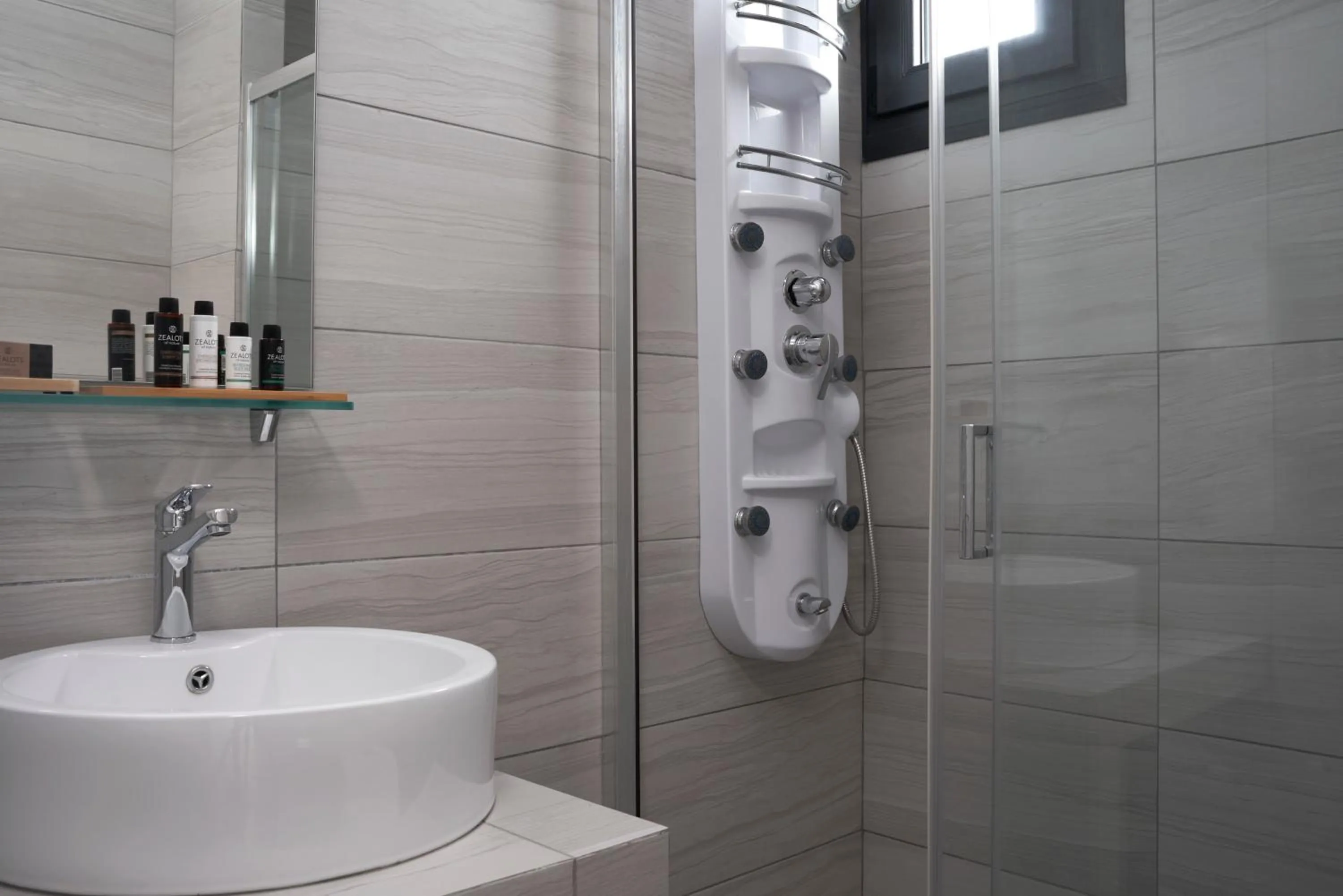 Bathroom in Mirabilia Boutique Hotel