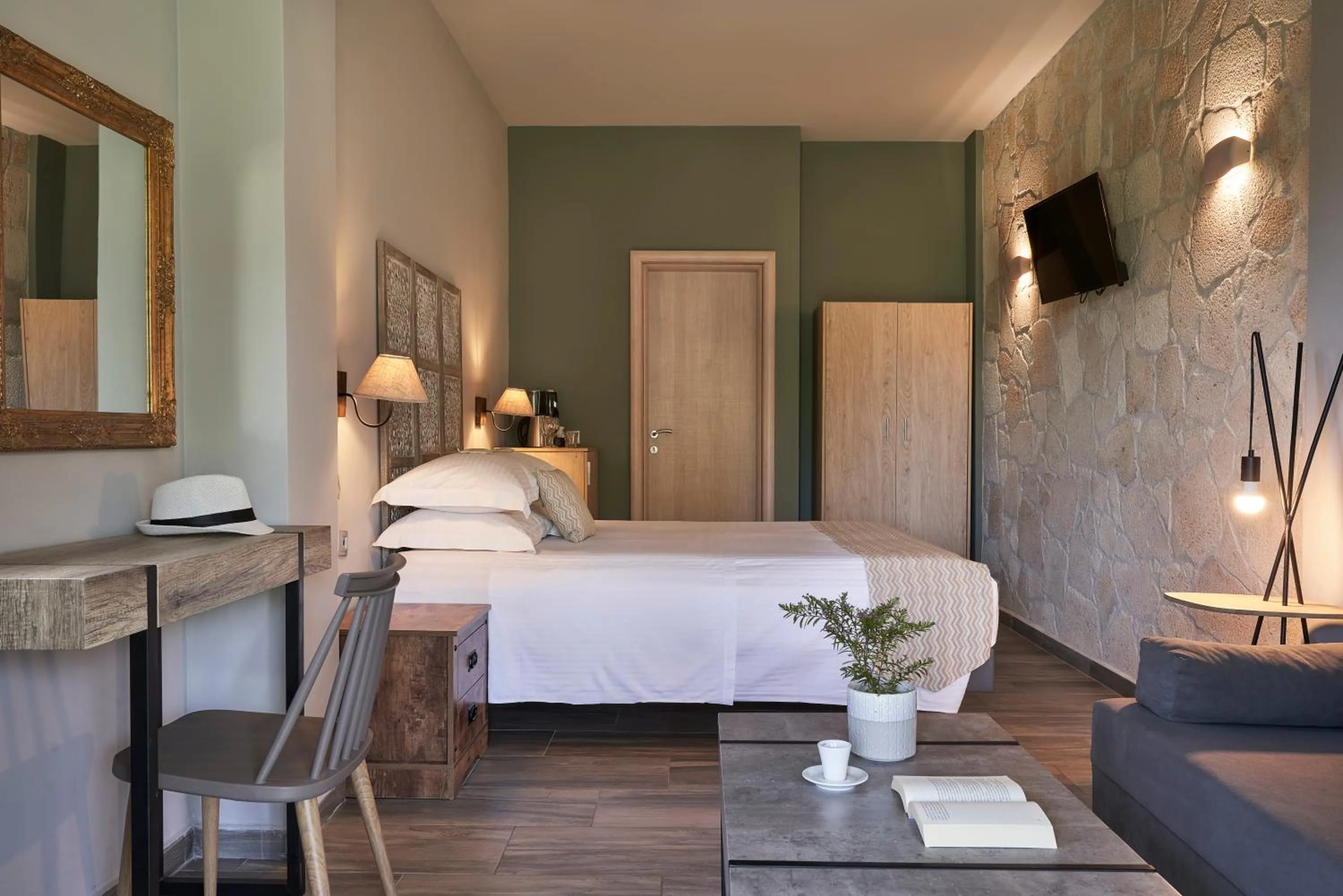 Bedroom, Bed in Mirabilia Boutique Hotel