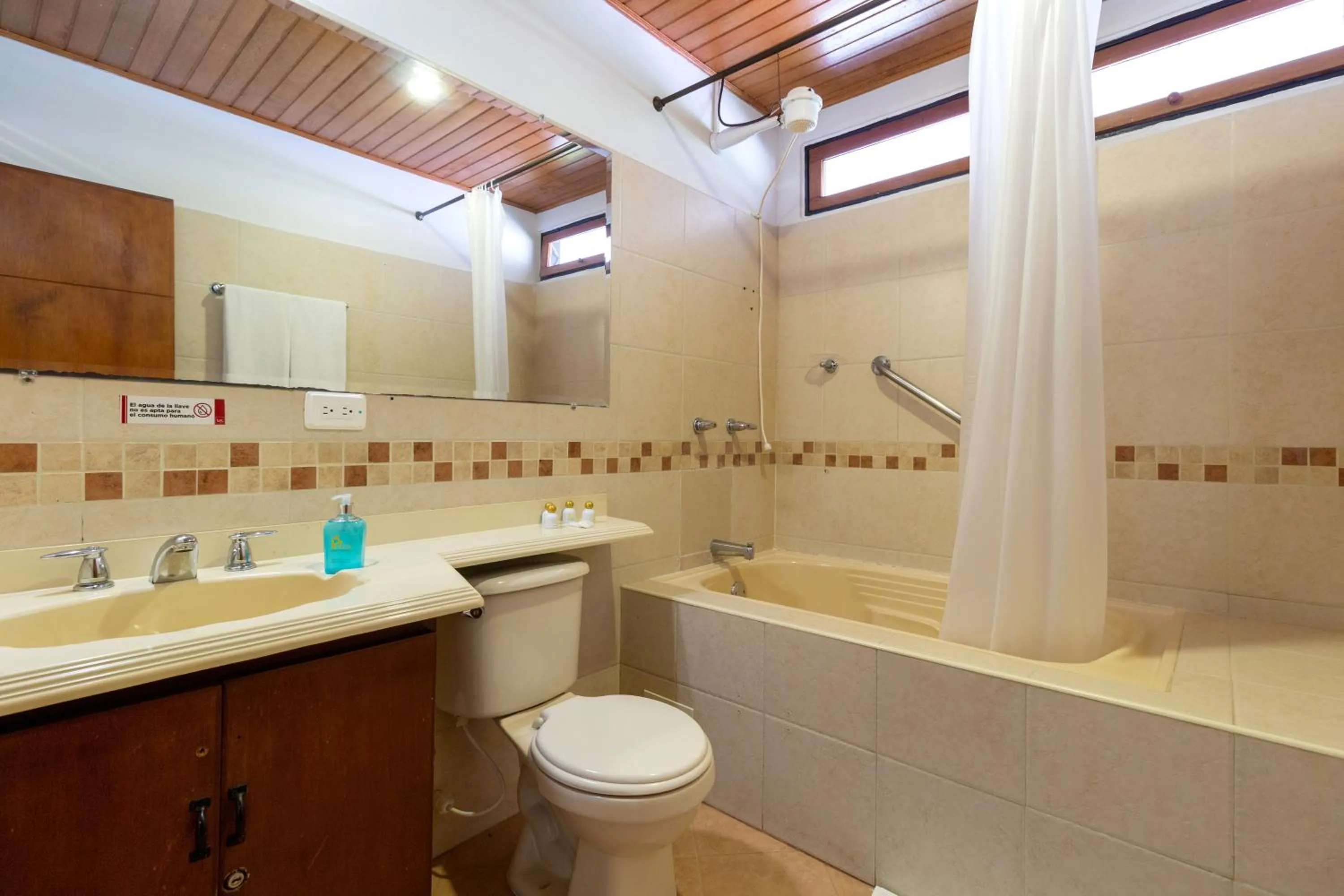 Bathroom in Hotel Campestre La Potra