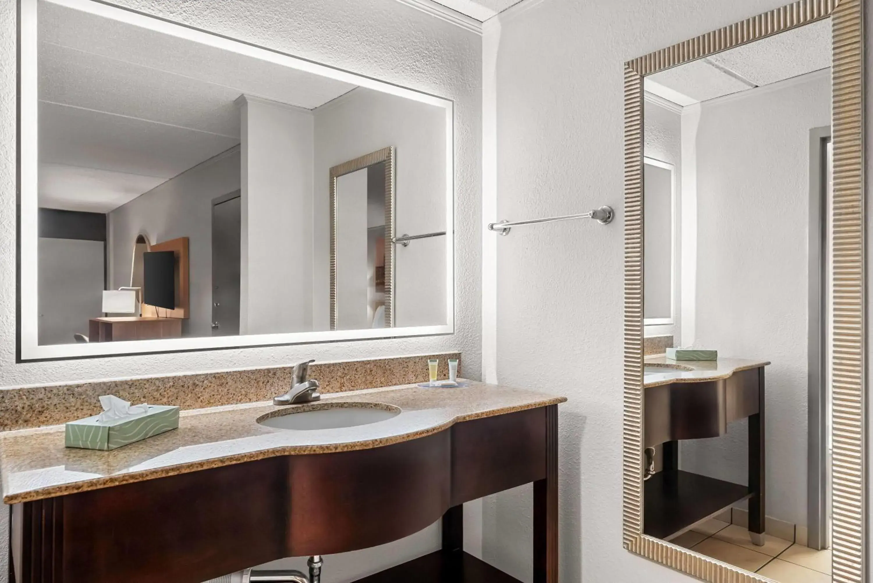 King Room - Disability Access - Non-Smoking in Days Inn by Wyndham Statesboro King Room - Disability Access - Non-Smoking in Days Inn by Wyndham Statesboro