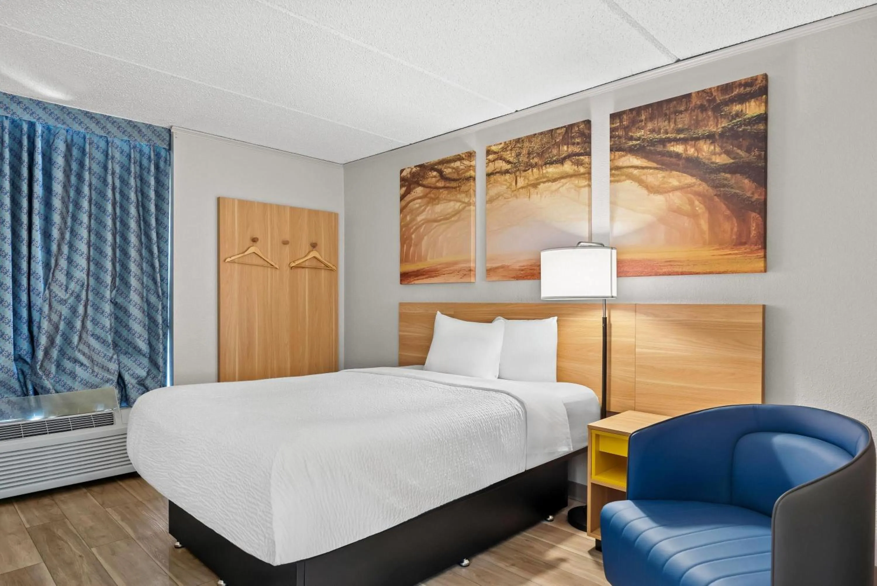 Bed in Days Inn by Wyndham Statesboro