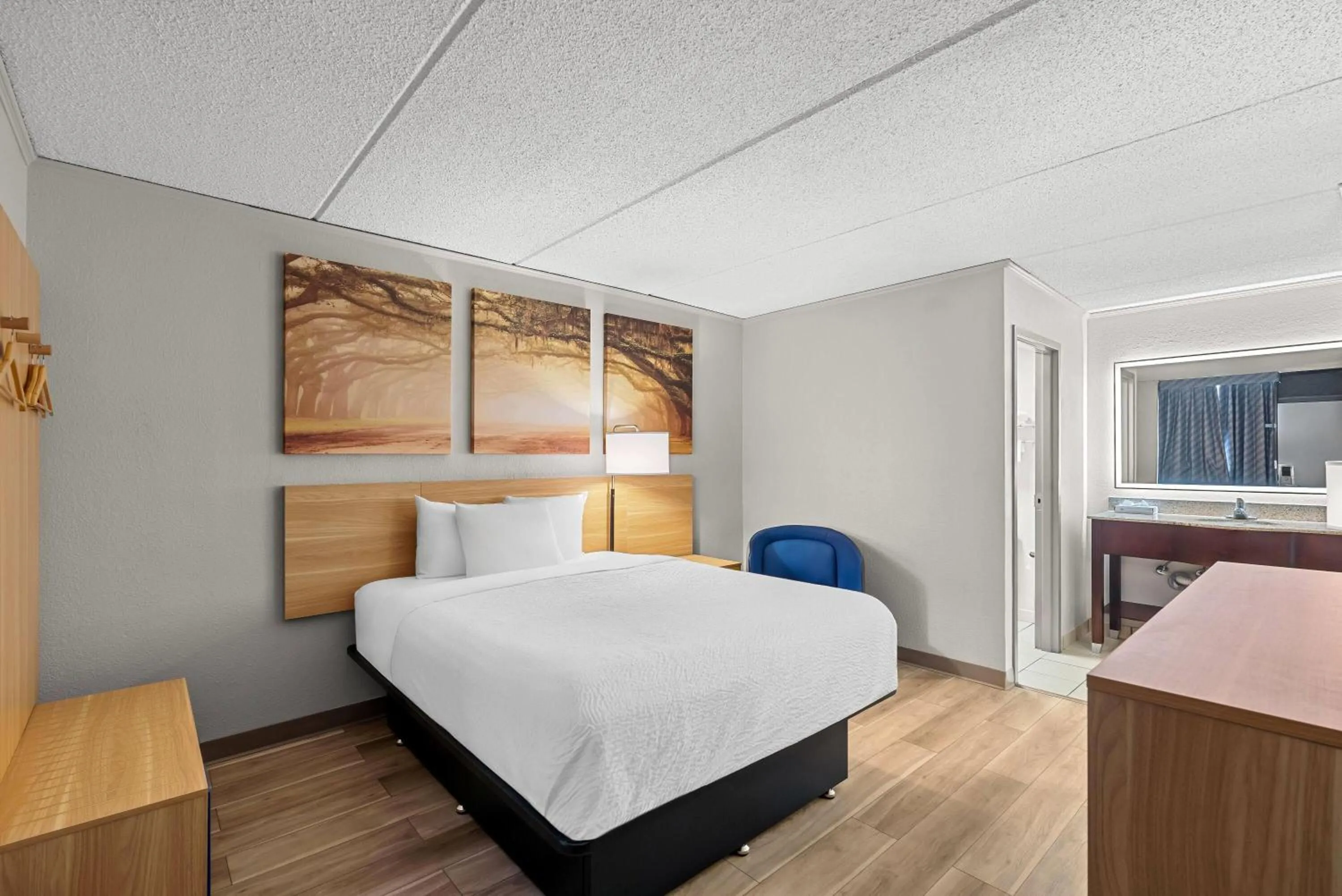 Bed in Days Inn by Wyndham Statesboro