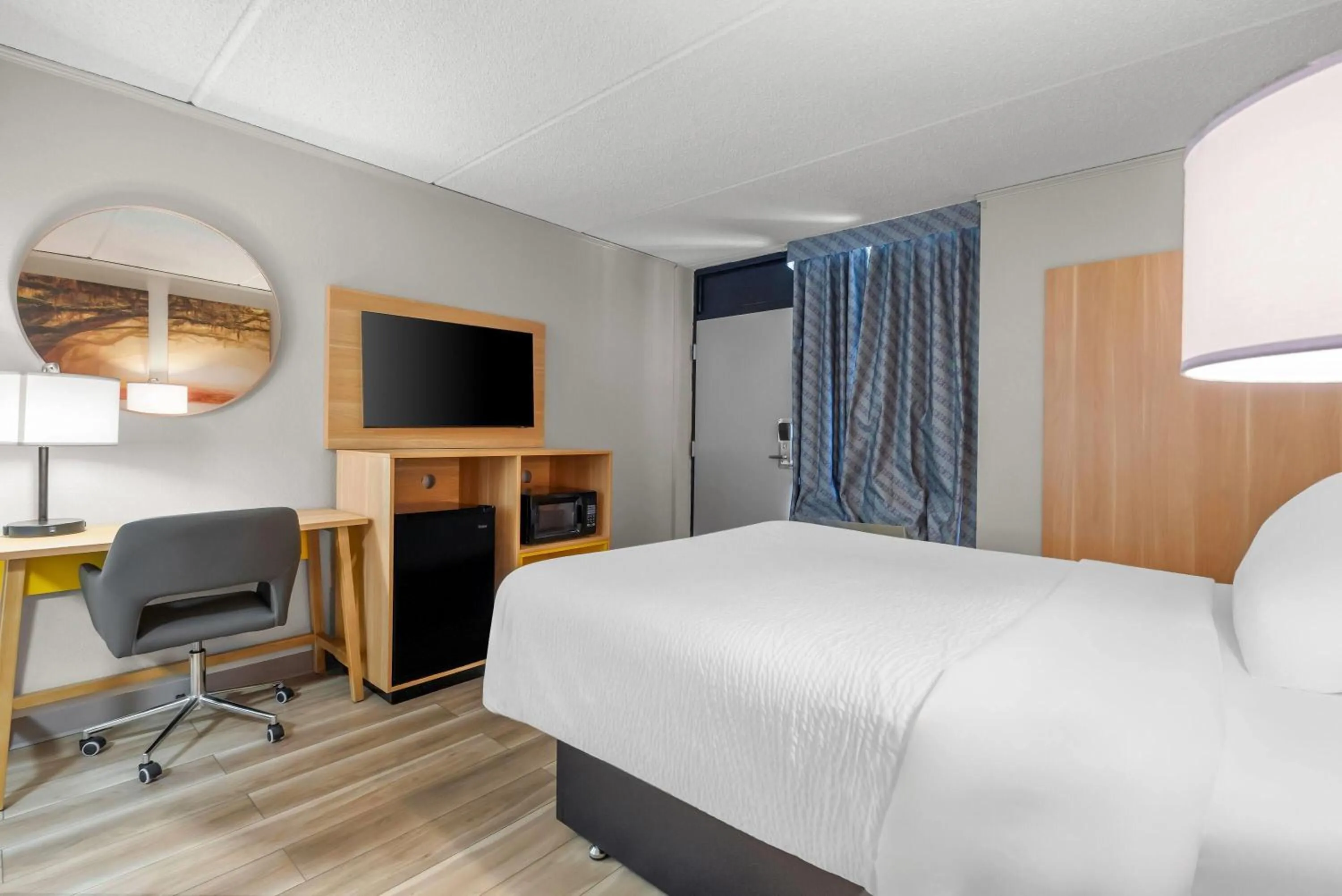 Bed in Days Inn by Wyndham Statesboro