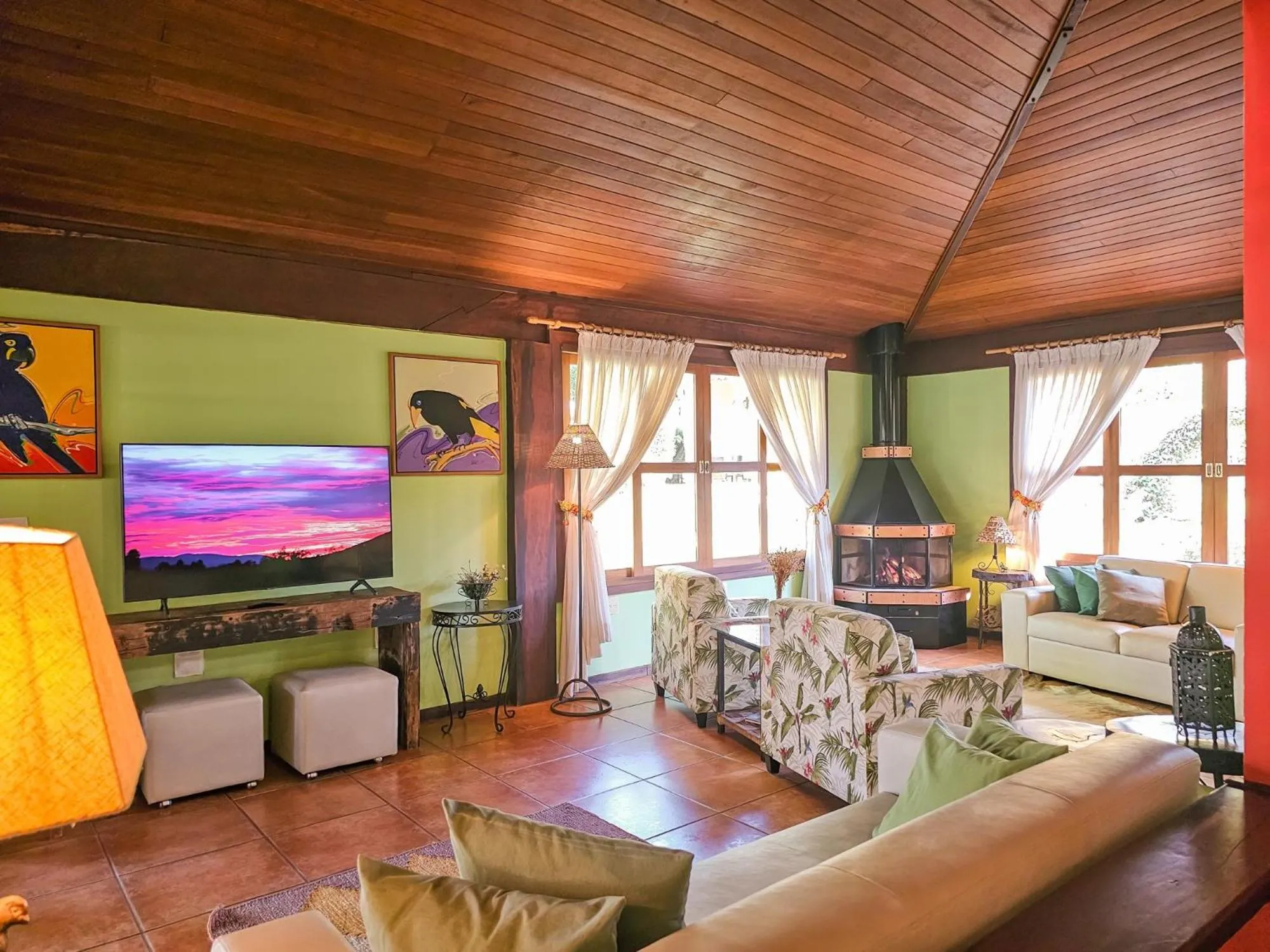 Communal lounge/ TV room in Hotel Pousada Águas de Bonito