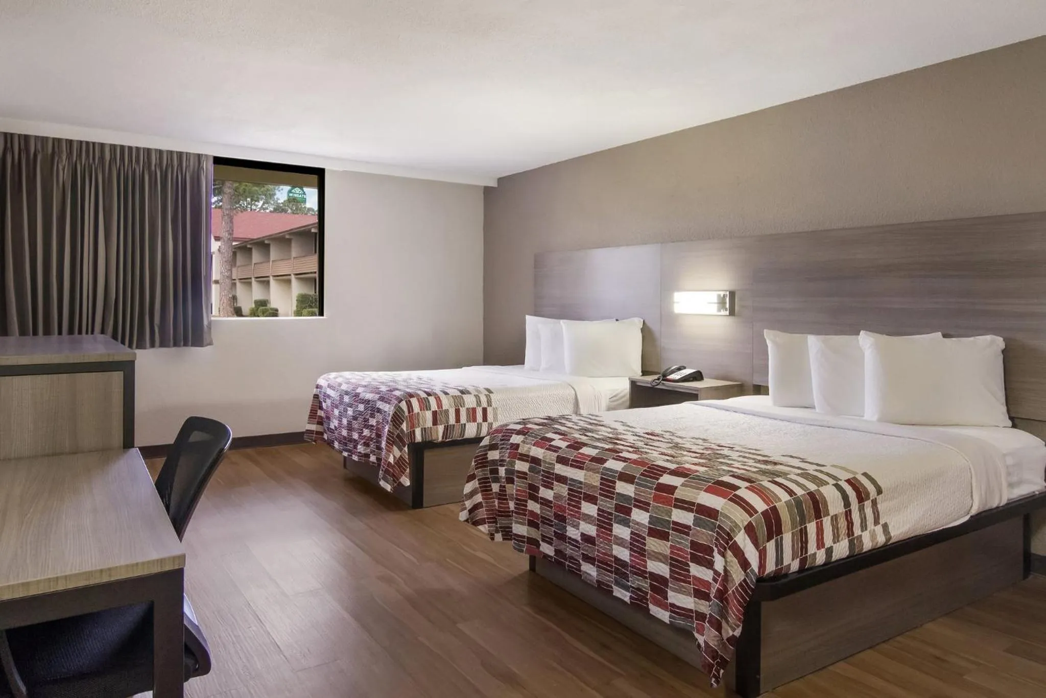 Photo of the whole room, Bed in Red Roof Inn & Suites Brunswick I-95