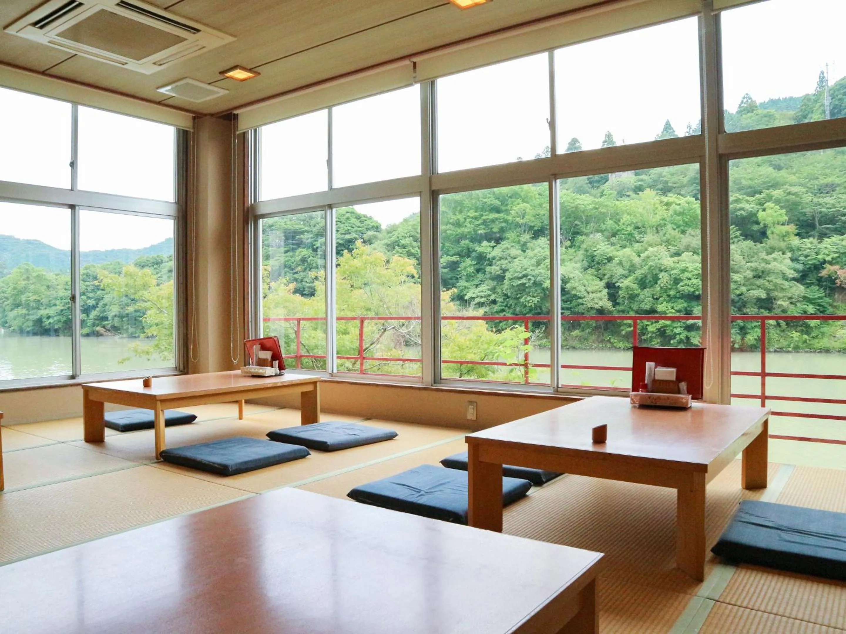 Restaurant/places to eat in momijigawa onsen