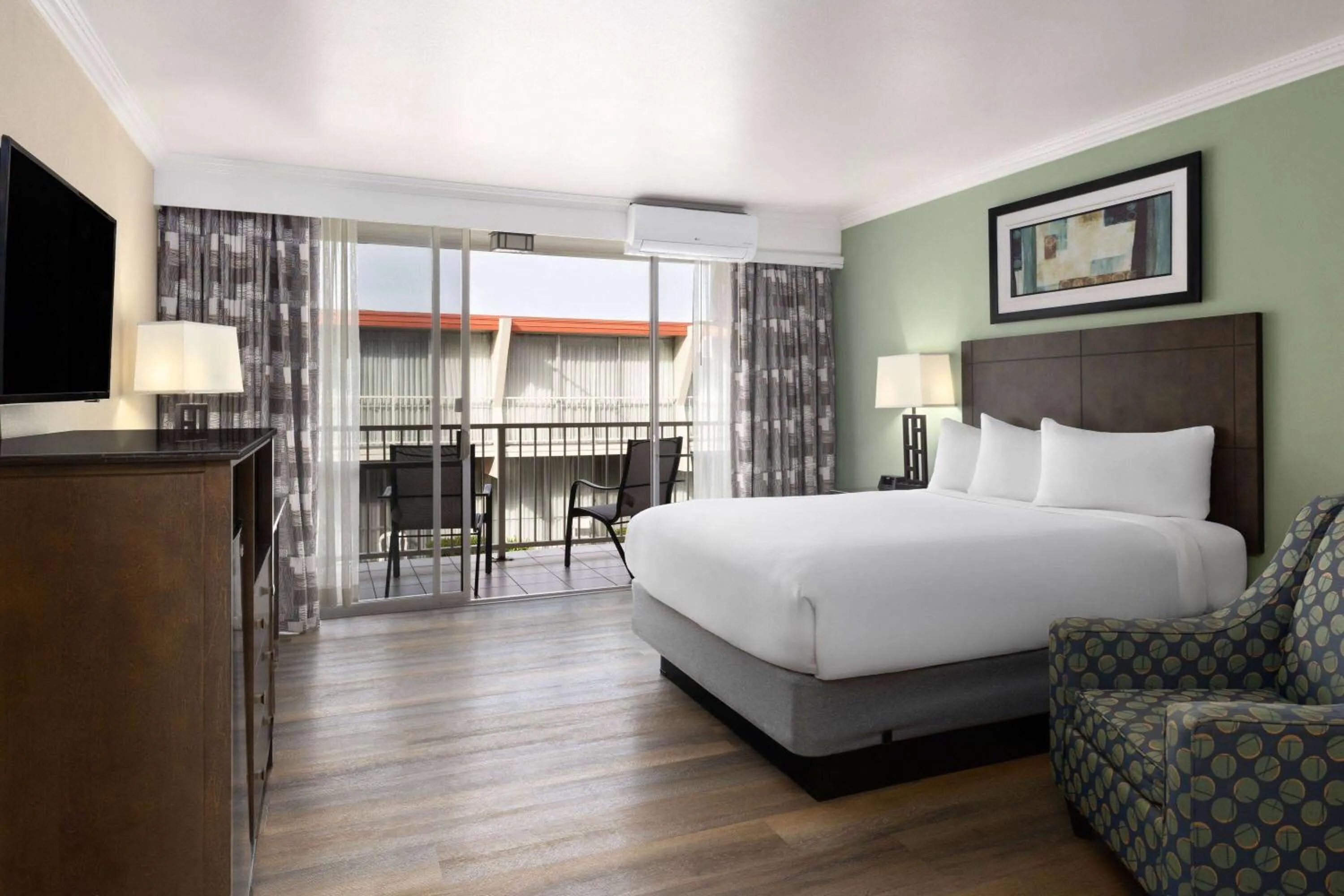 Photo of the whole room, Bed in Travelodge by Wyndham Monterey Bay