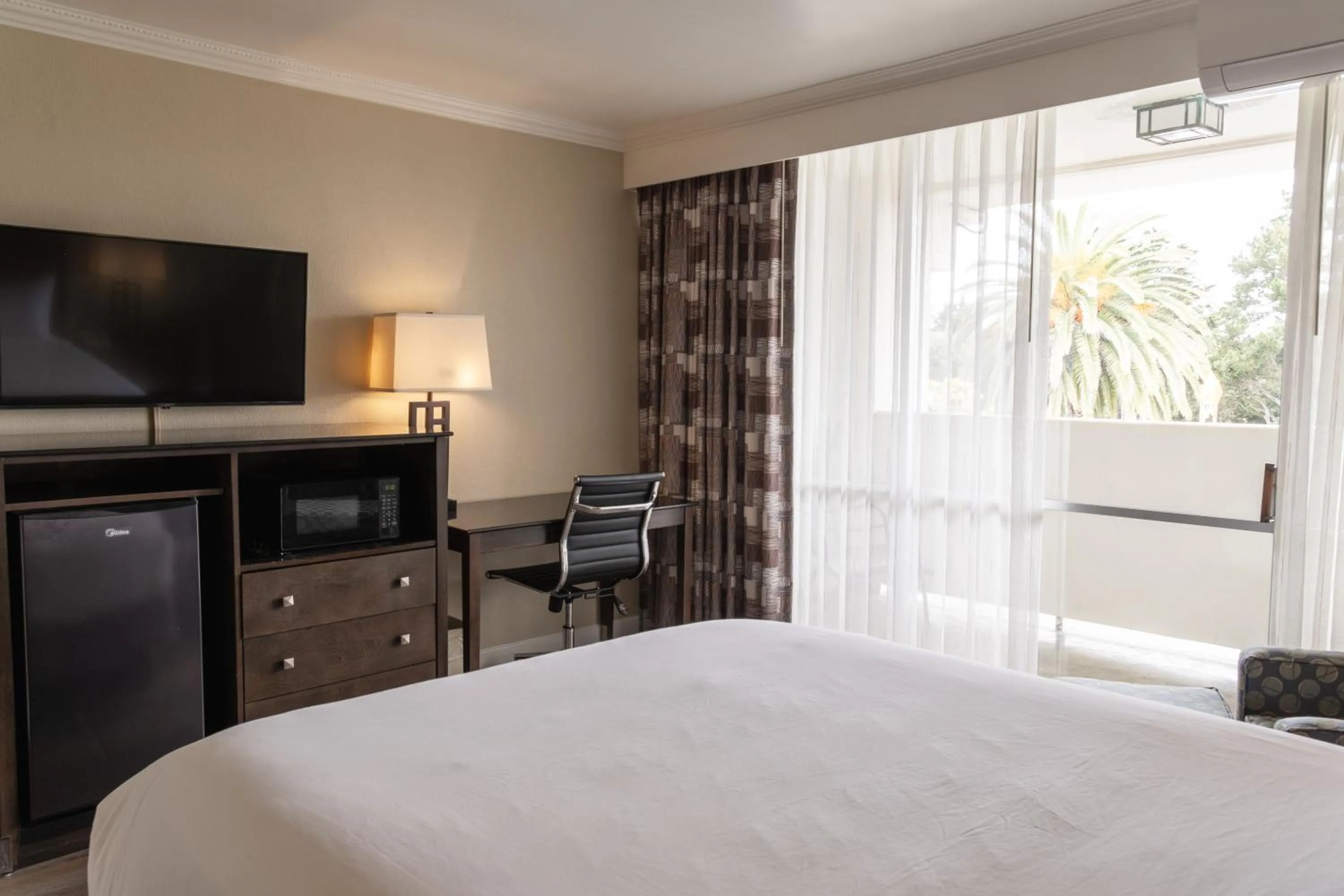 TV and multimedia, Bed in Travelodge by Wyndham Monterey Bay