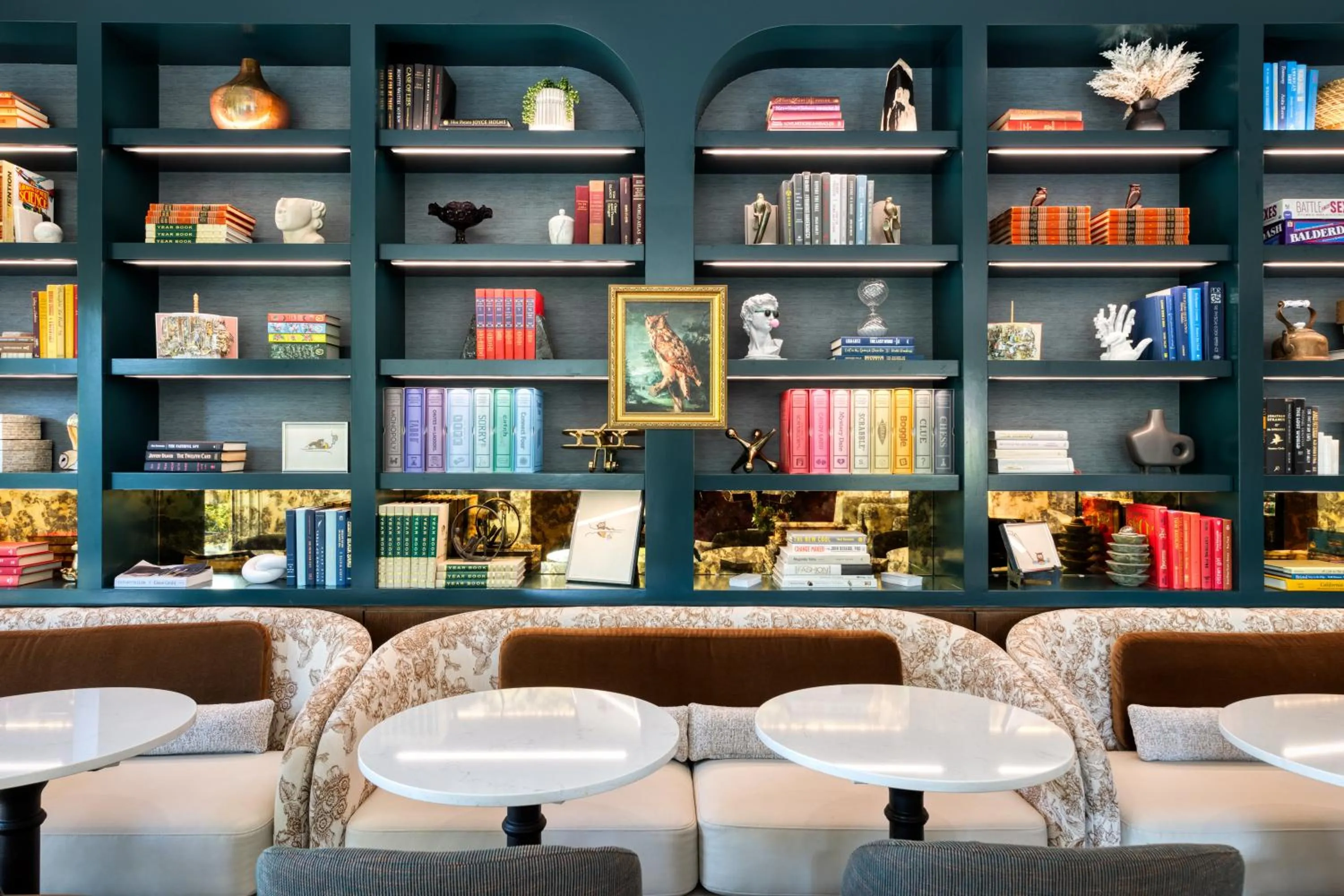 Seating area in SENZA Hotel