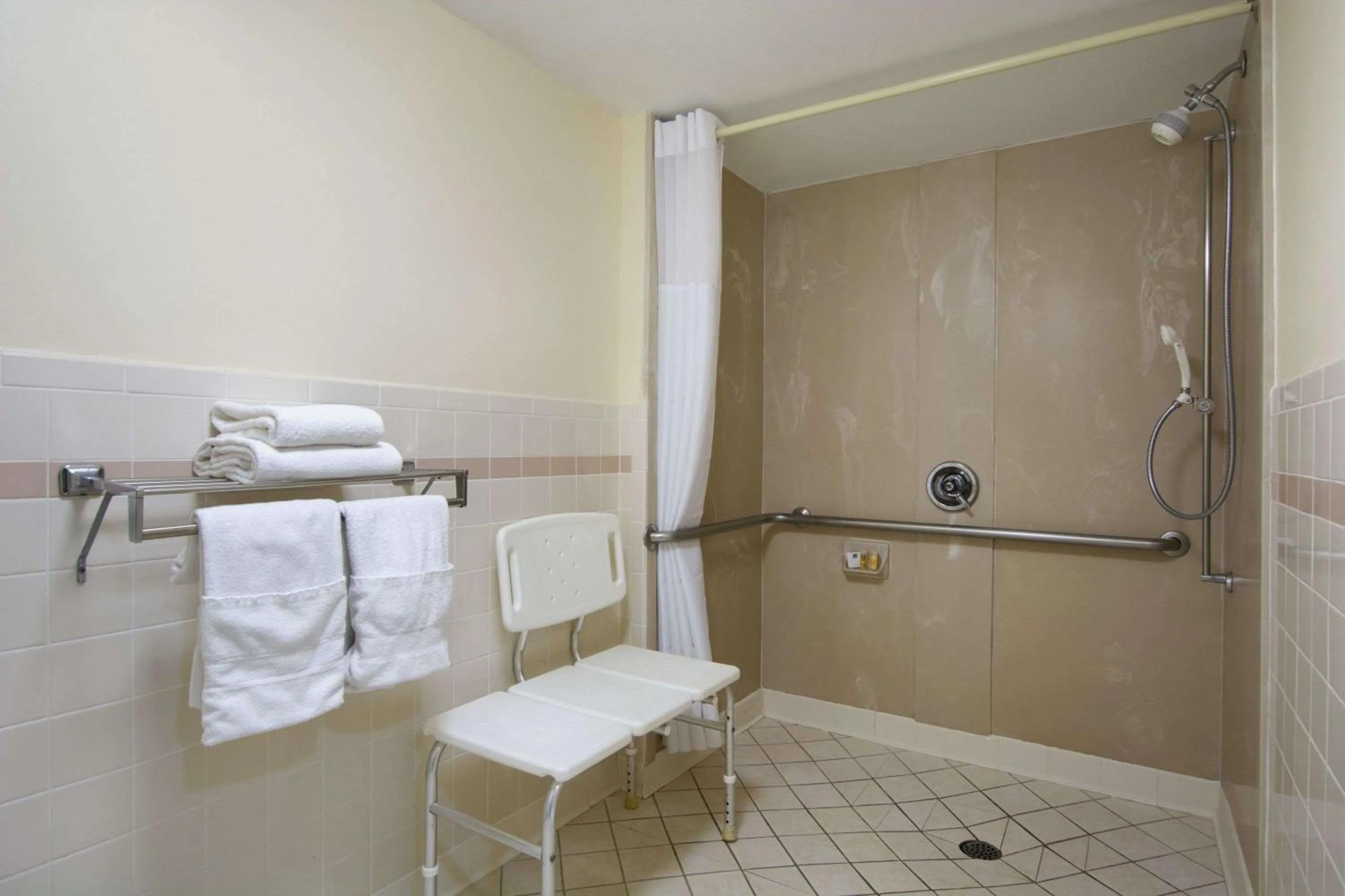Bathroom in Days Inn by Wyndham Longview South