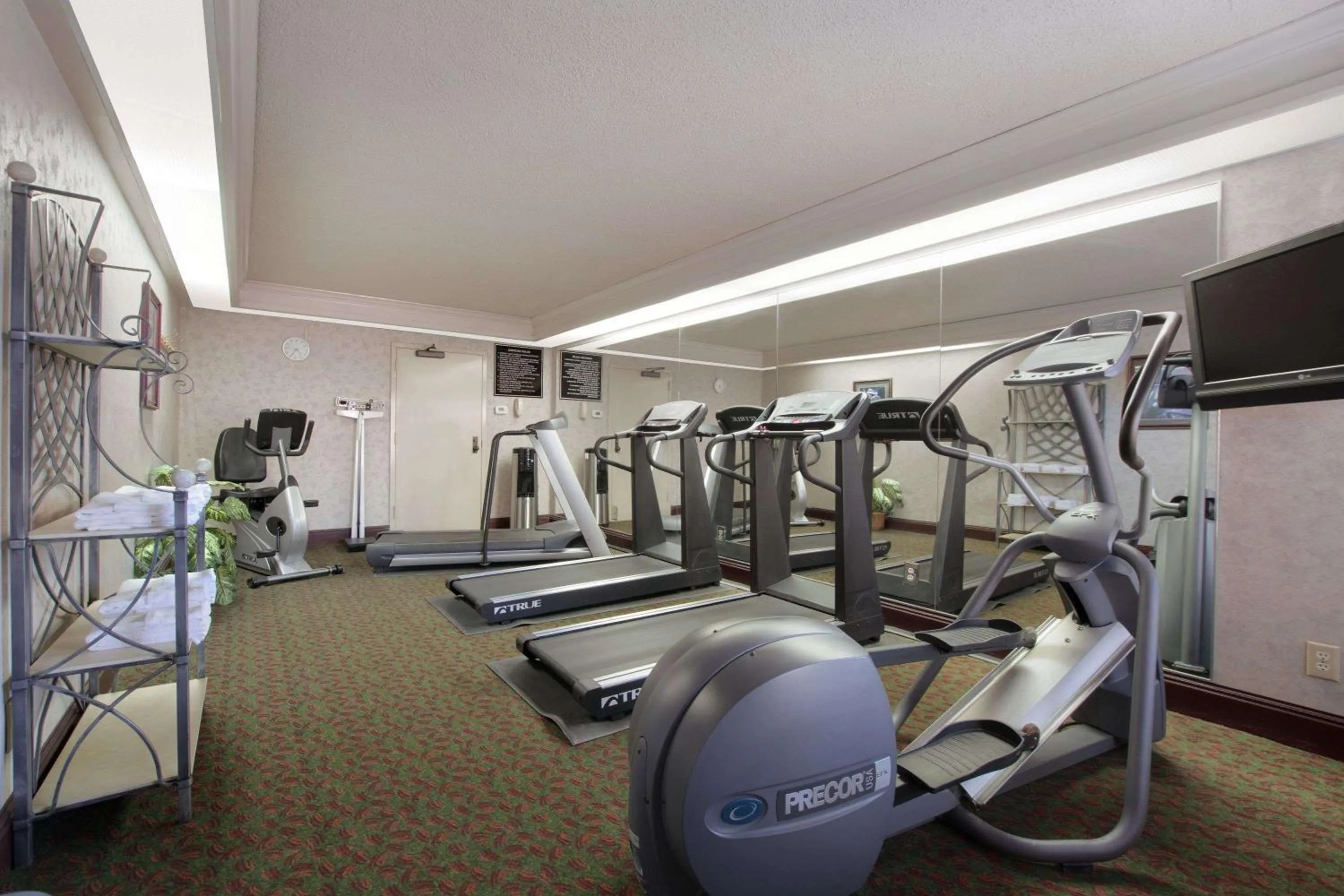 Fitness centre/facilities in Days Inn by Wyndham Longview South
