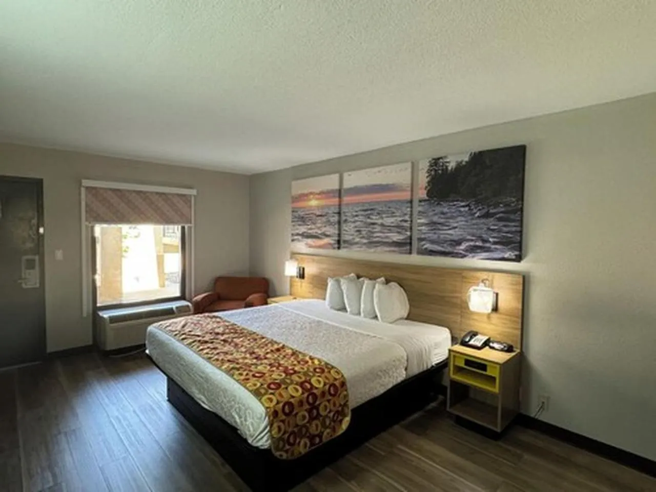 Bedroom, Bed in Days Inn by Wyndham Longview South