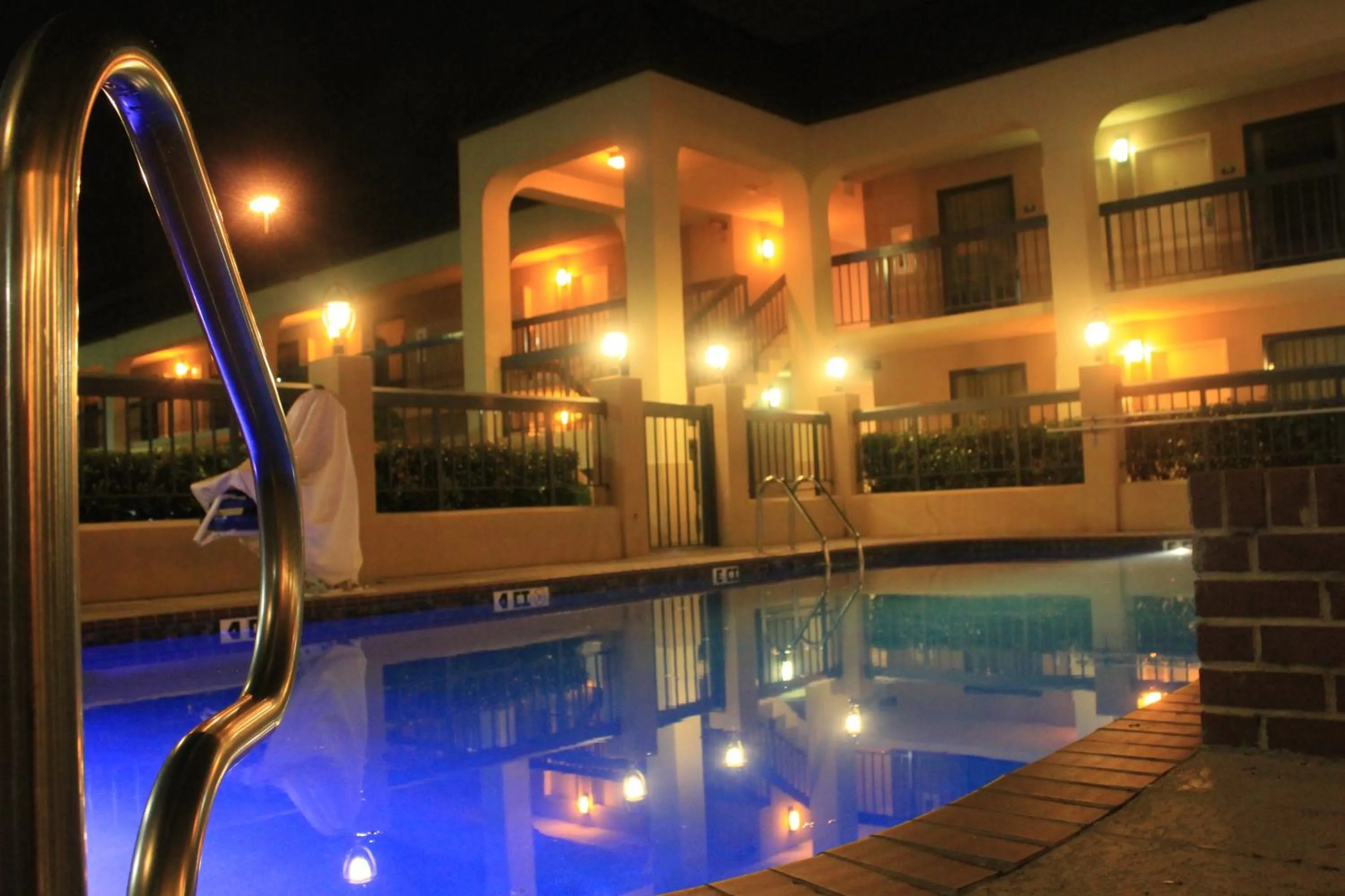 Swimming pool in Days Inn by Wyndham Longview South