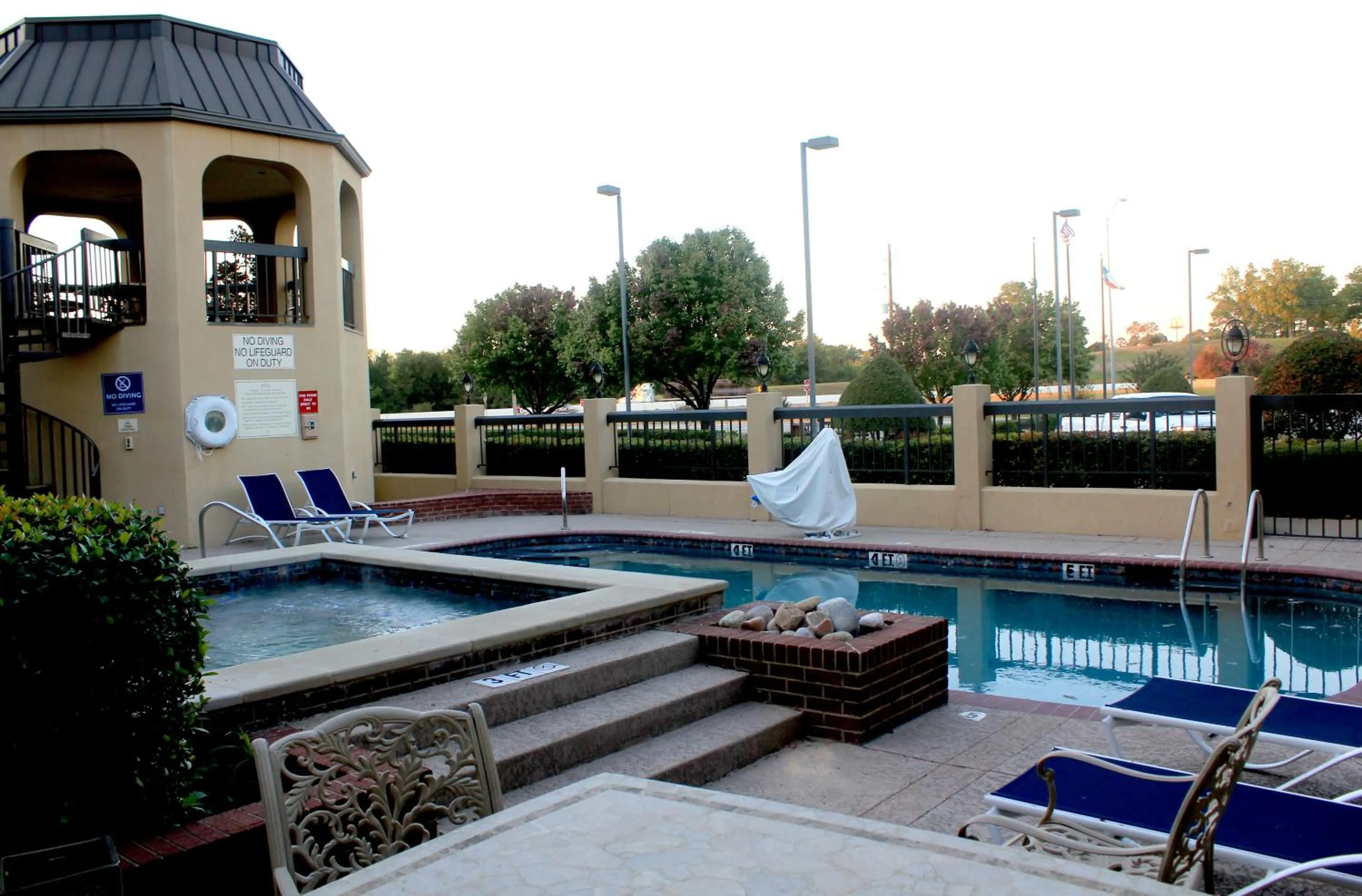 Swimming pool in Days Inn by Wyndham Longview South