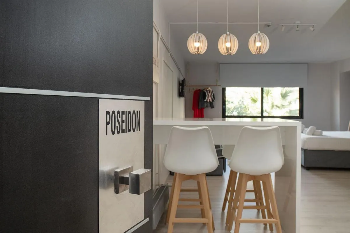 Dining area, Bed in Plaka Heart