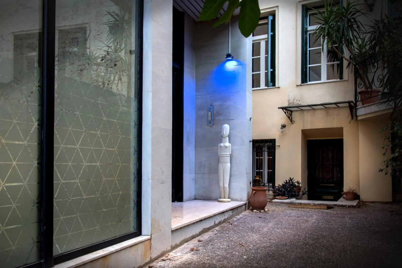 Facade/entrance in Plaka Heart