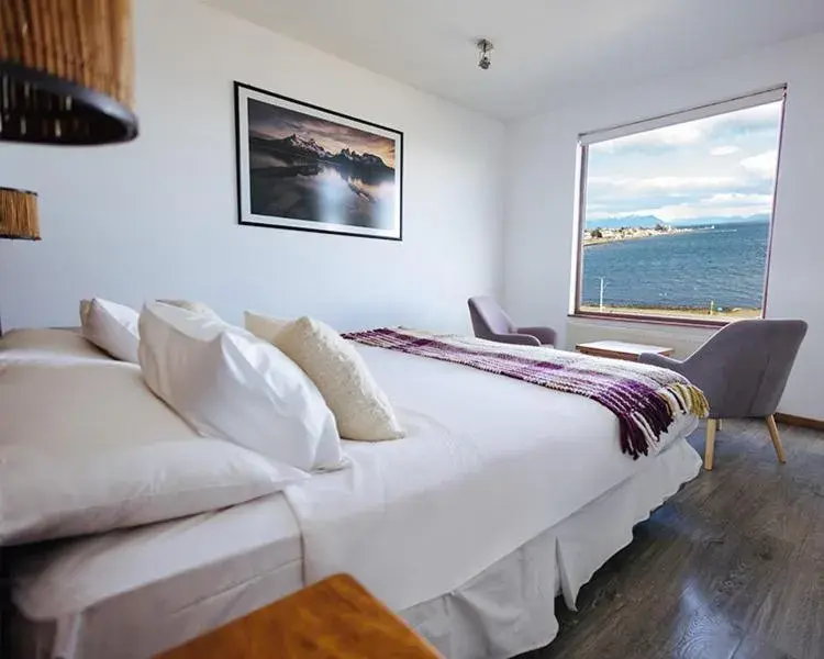 Superior Double Room with Sea View in Weskar Lodge Hotel Superior Double Room with Sea View in Weskar Lodge Hotel