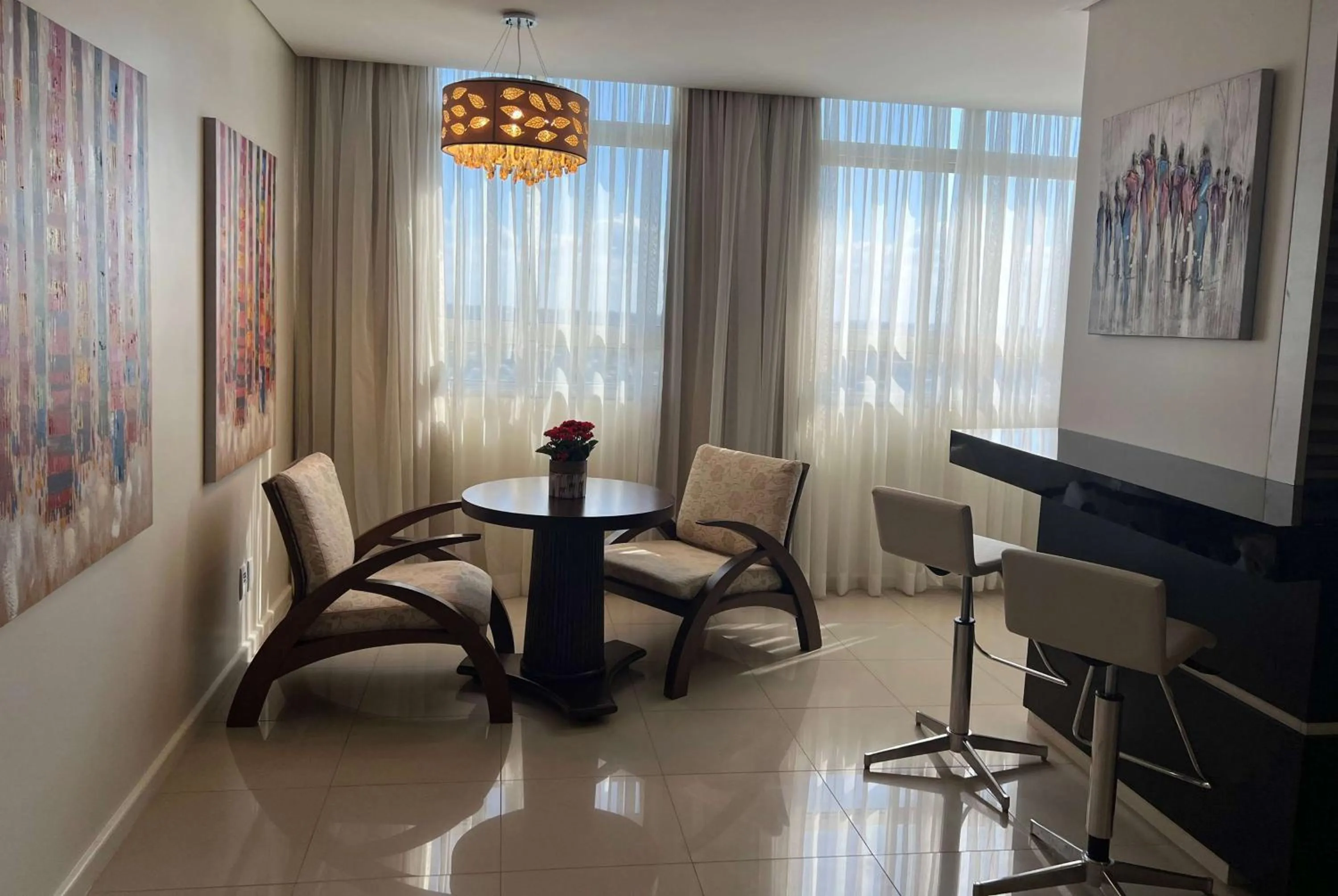 Photo of the whole room in Wyndham Golden Foz Suítes