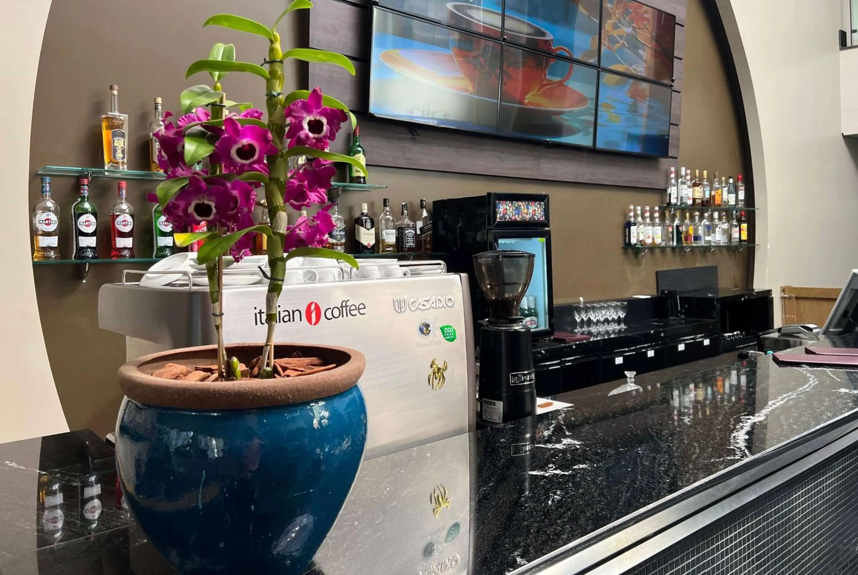 Restaurant/places to eat in Wyndham Golden Foz Suítes