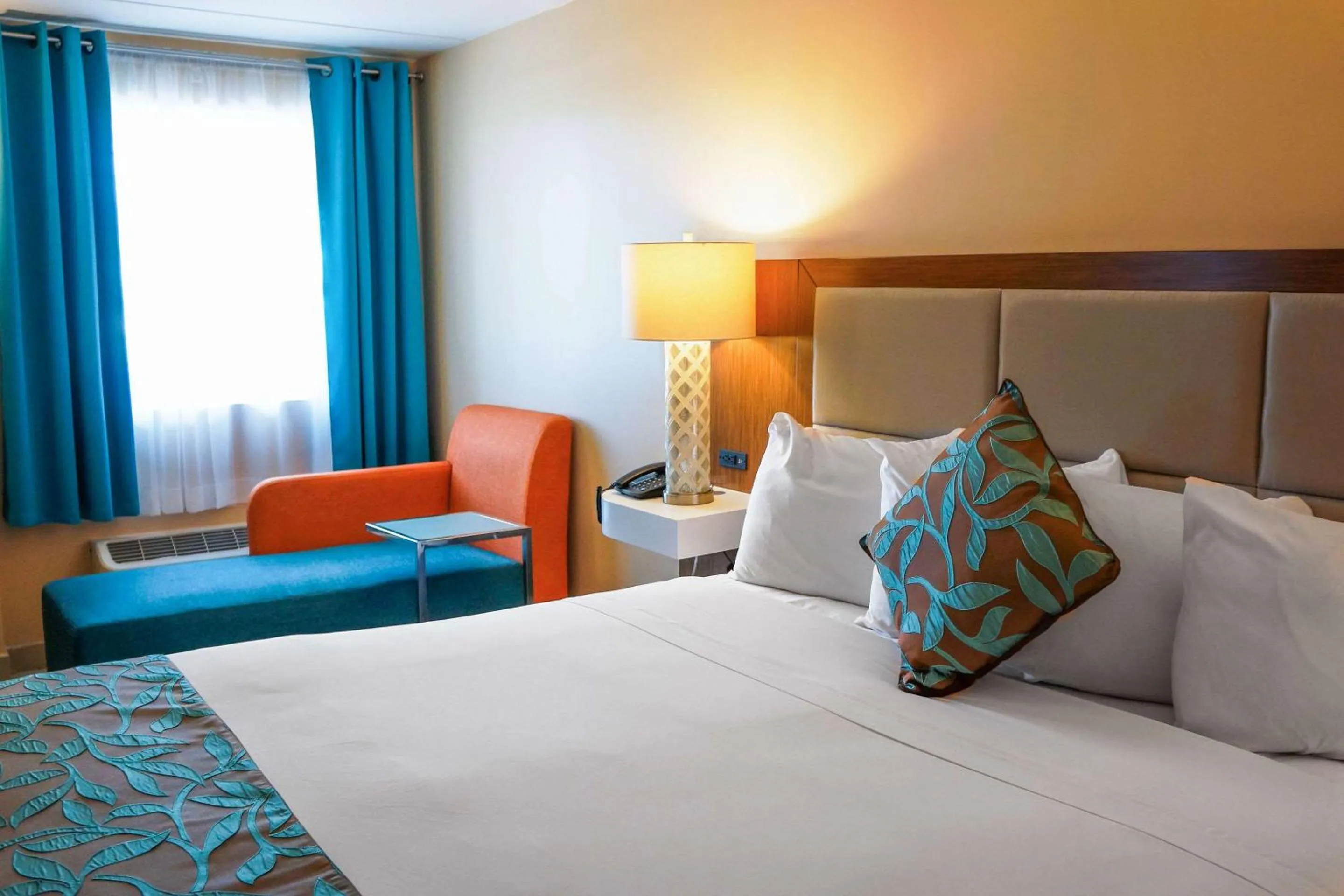 Bed in Hotel Tucson City Center, an Ascend Hotel Collection Member