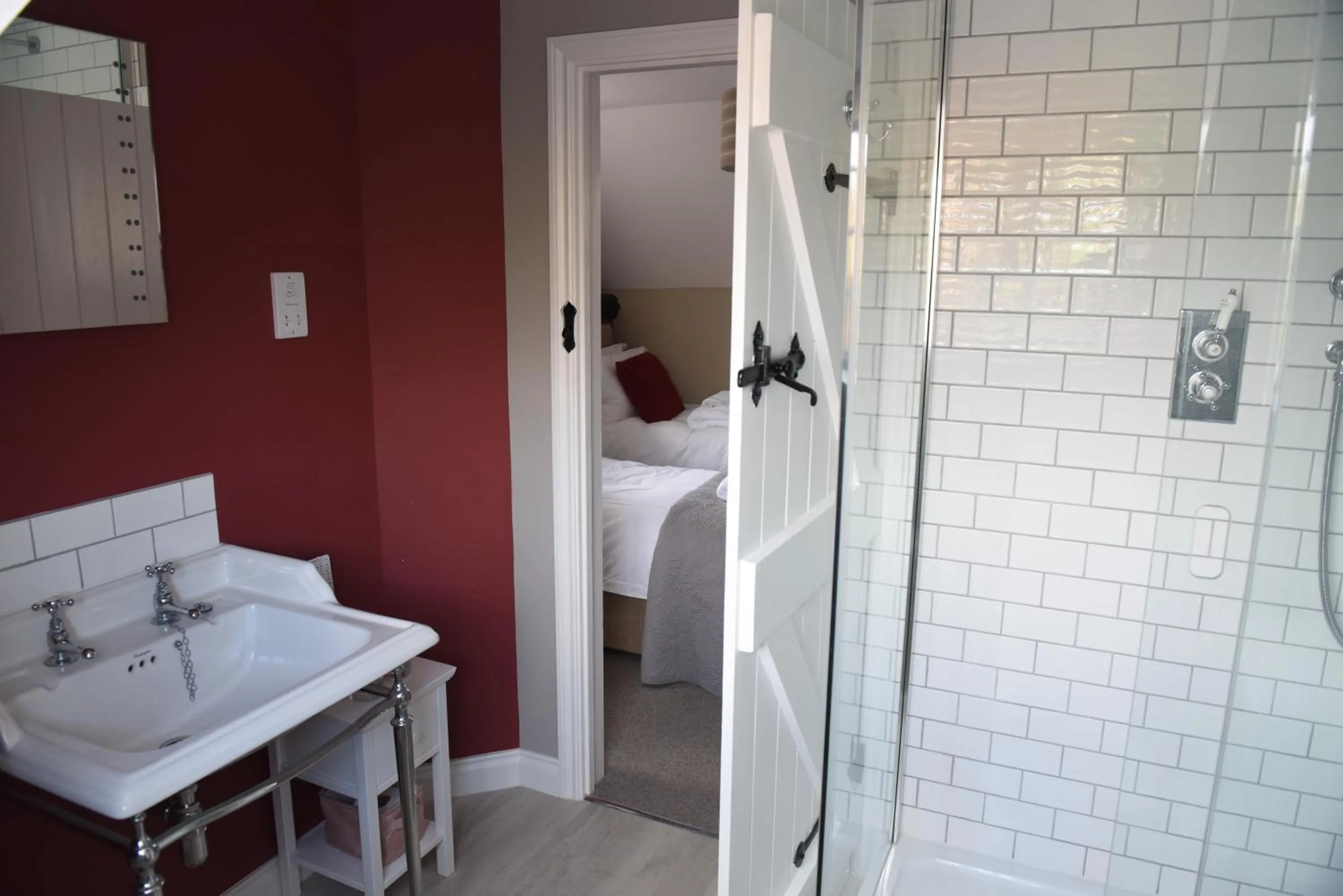 Shower, Bed in The Three Horseshoes