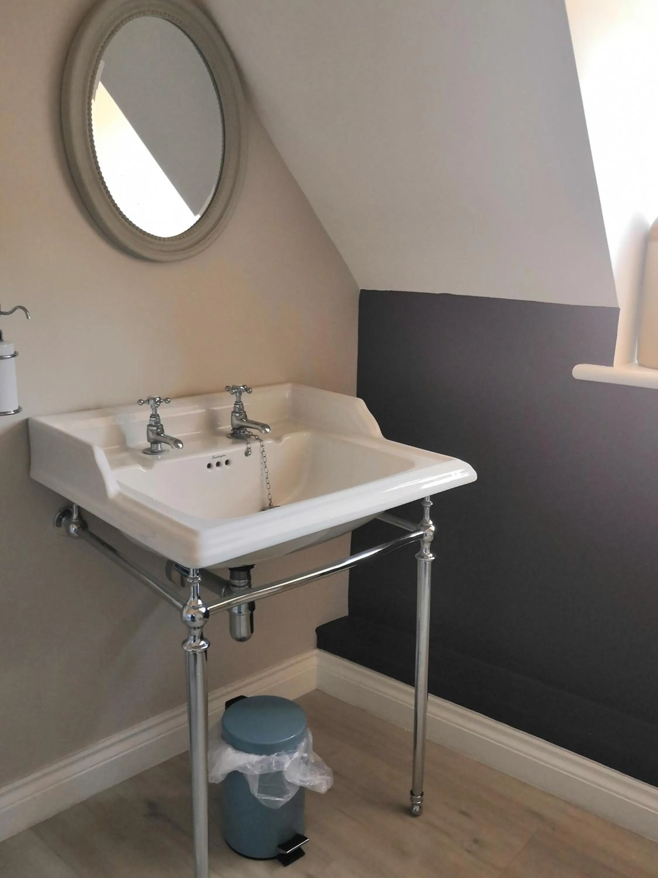 Decorative detail in The Three Horseshoes