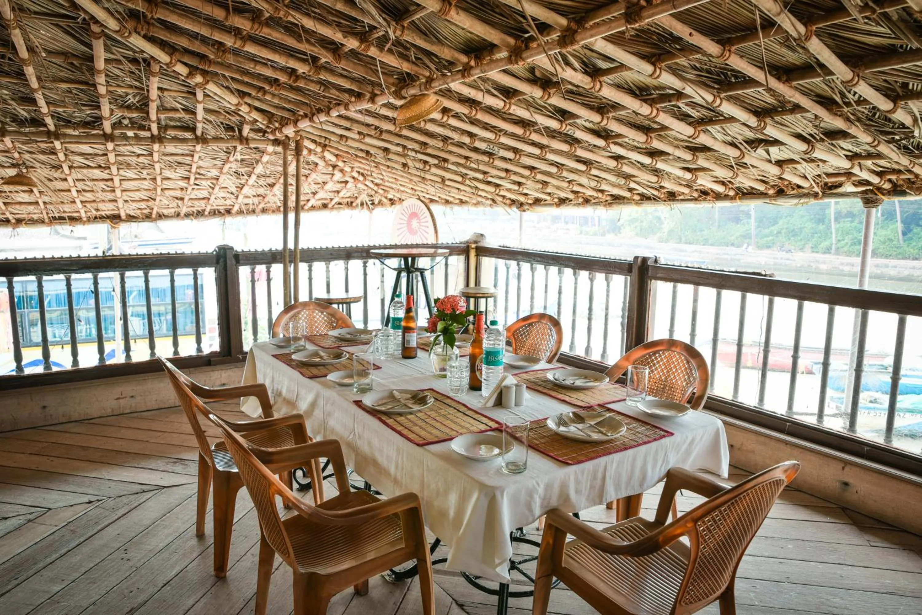 Restaurant/places to eat in Baia Do Sol - Beach boutique