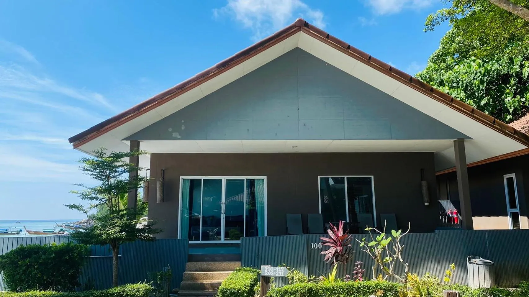 Photo of the whole room in Bella Vista Beach Resort Koh Lipe