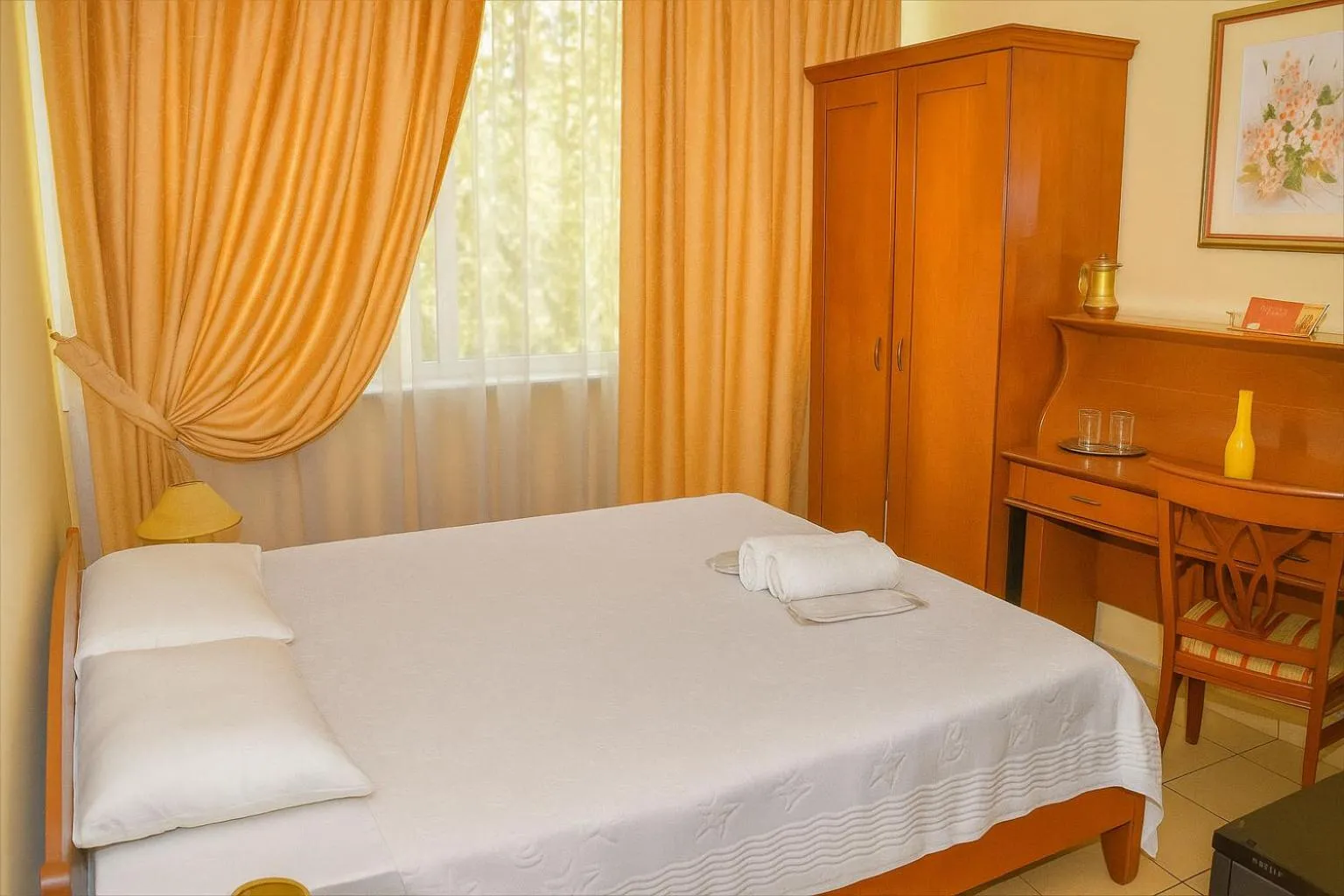 TV and multimedia, Bed in Hotel Tivoli