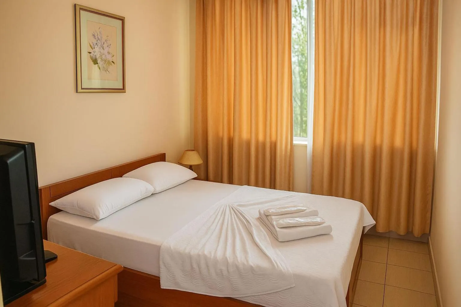 TV and multimedia, Bed in Hotel Tivoli