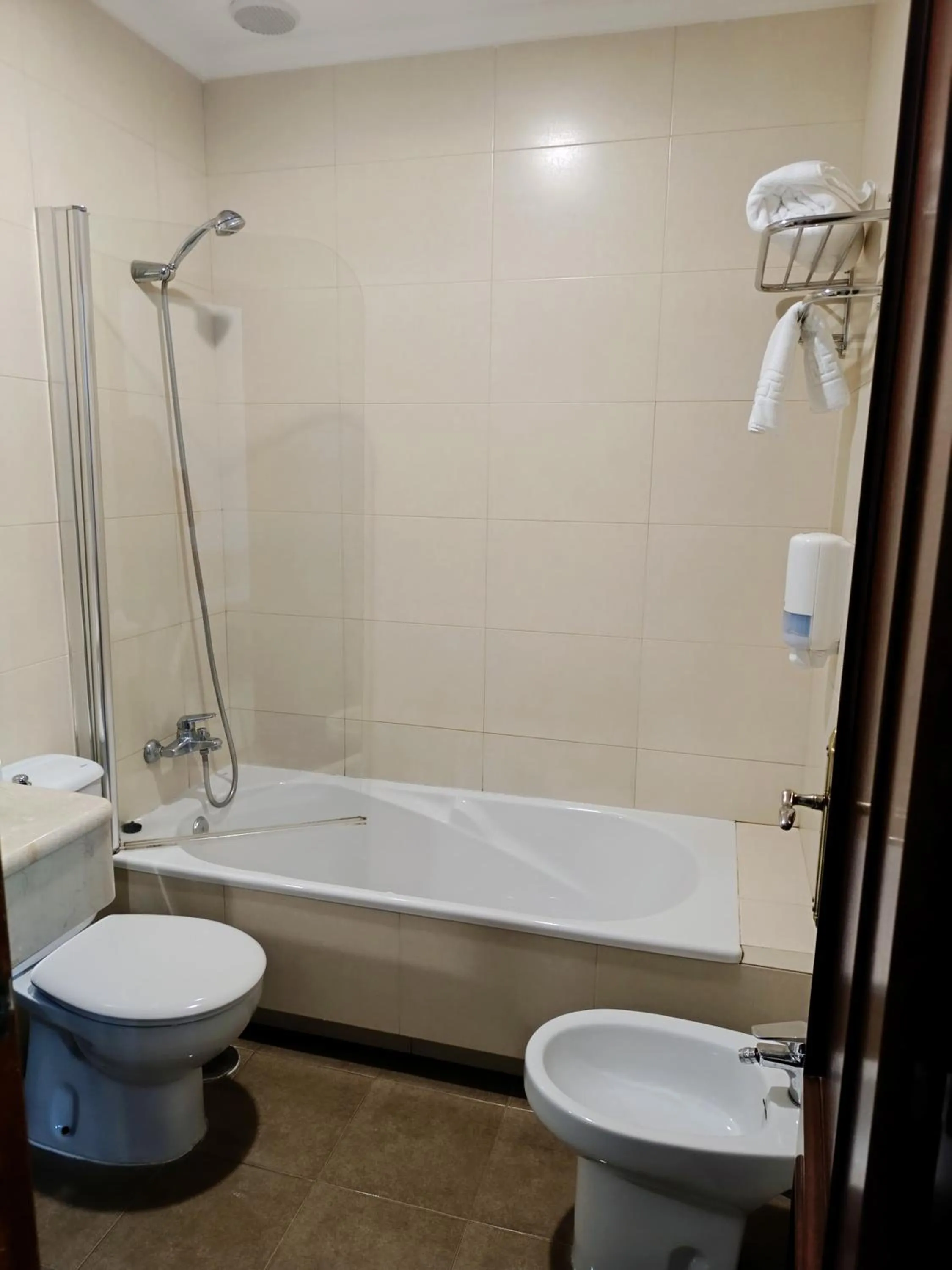 Bathroom in Hotel Oasis Familiar