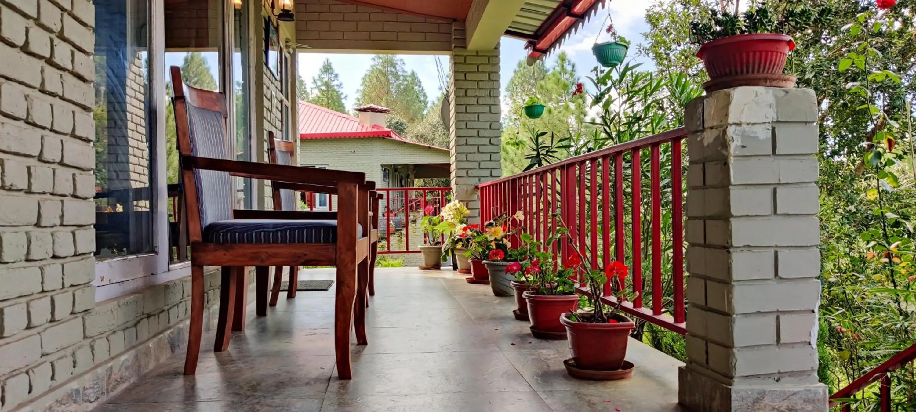 Seating area in Majkhali Woods, Ranikhet, By Himalayan Eco Lodges