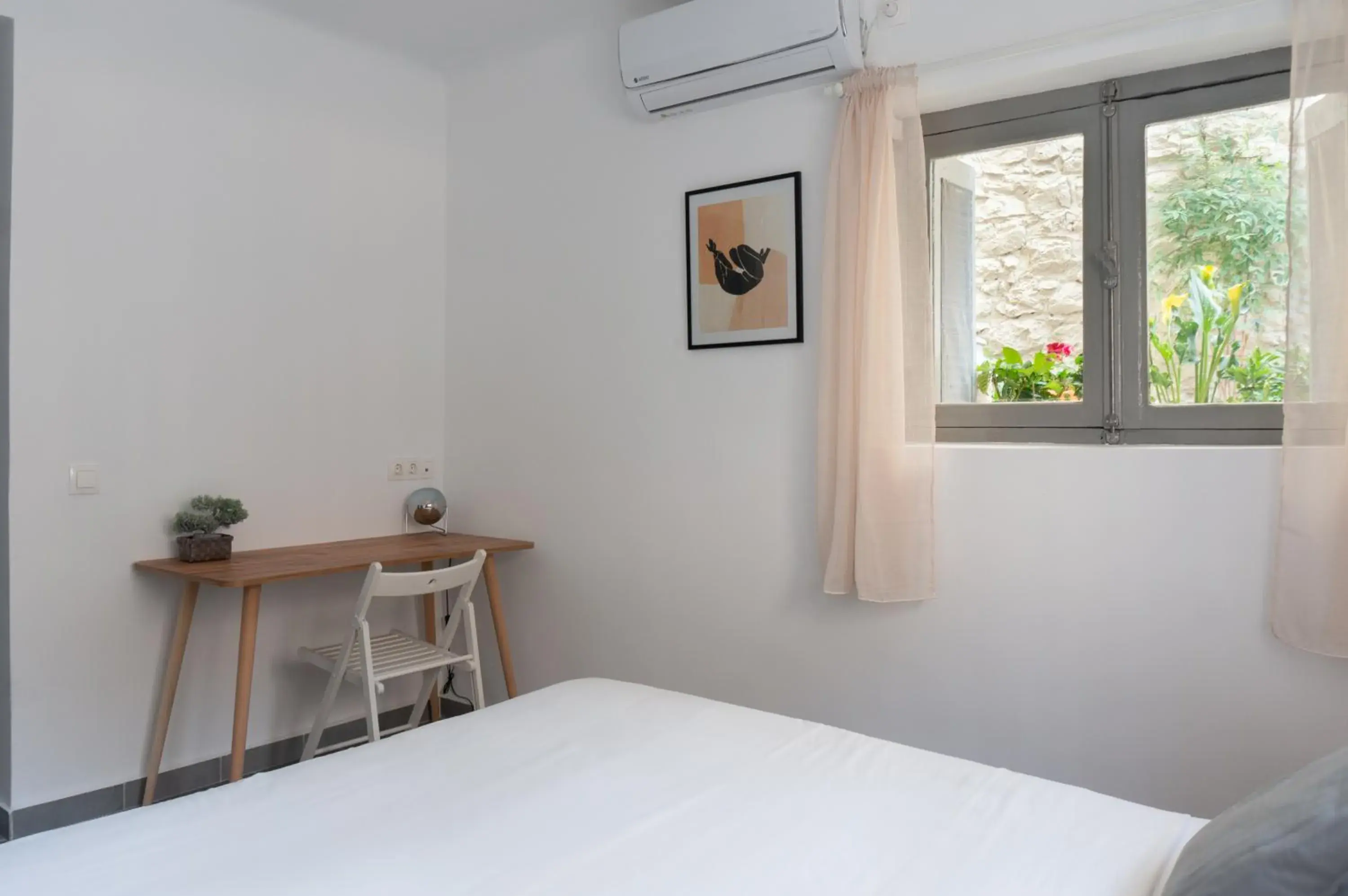 Double Room with Private Bathroom in Dioskouros Hostel Double Room with Private Bathroom in Dioskouros Hostel