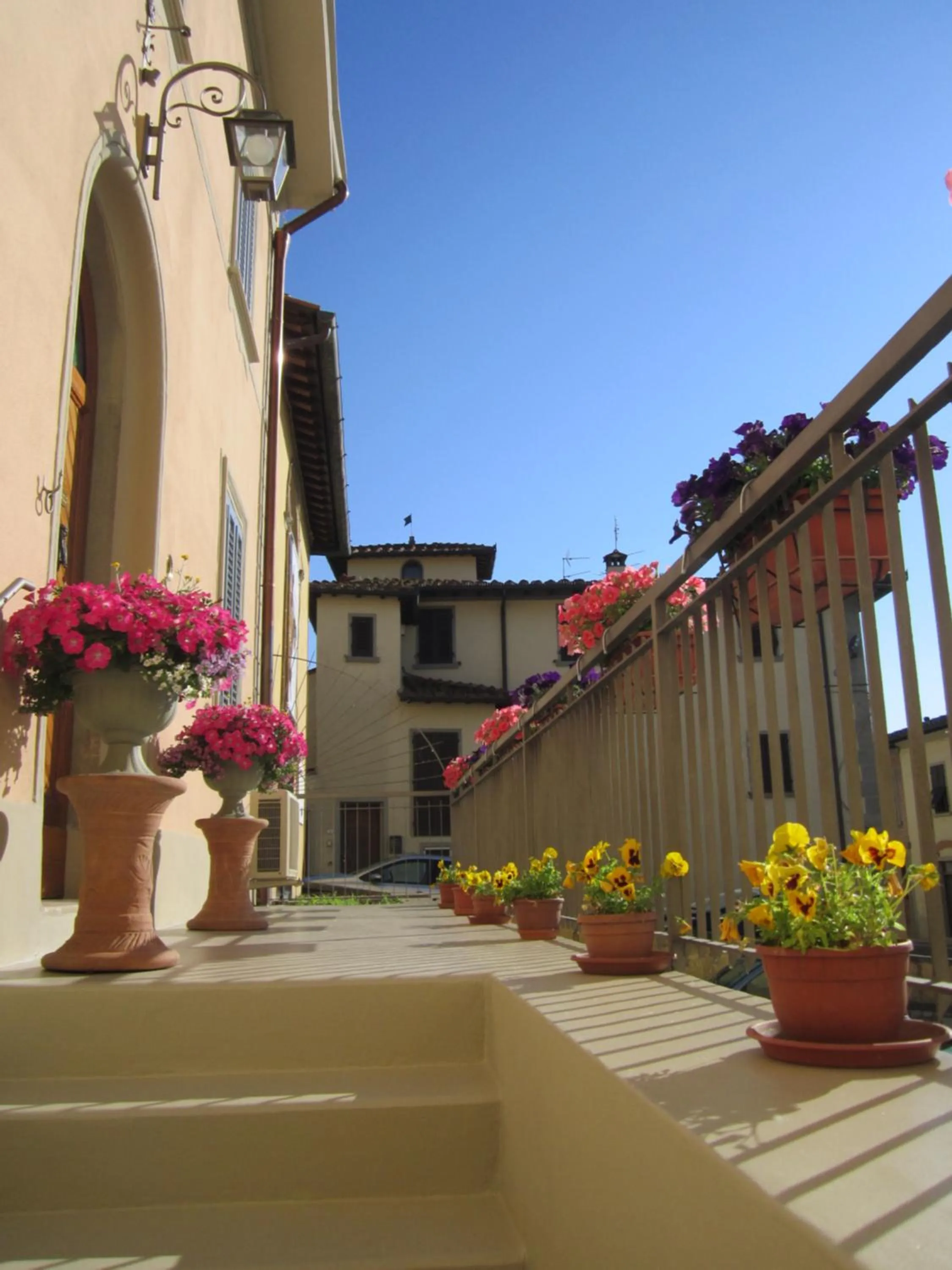 Facade/entrance in B&B "La Pieve" - Locanda per Viandanti
