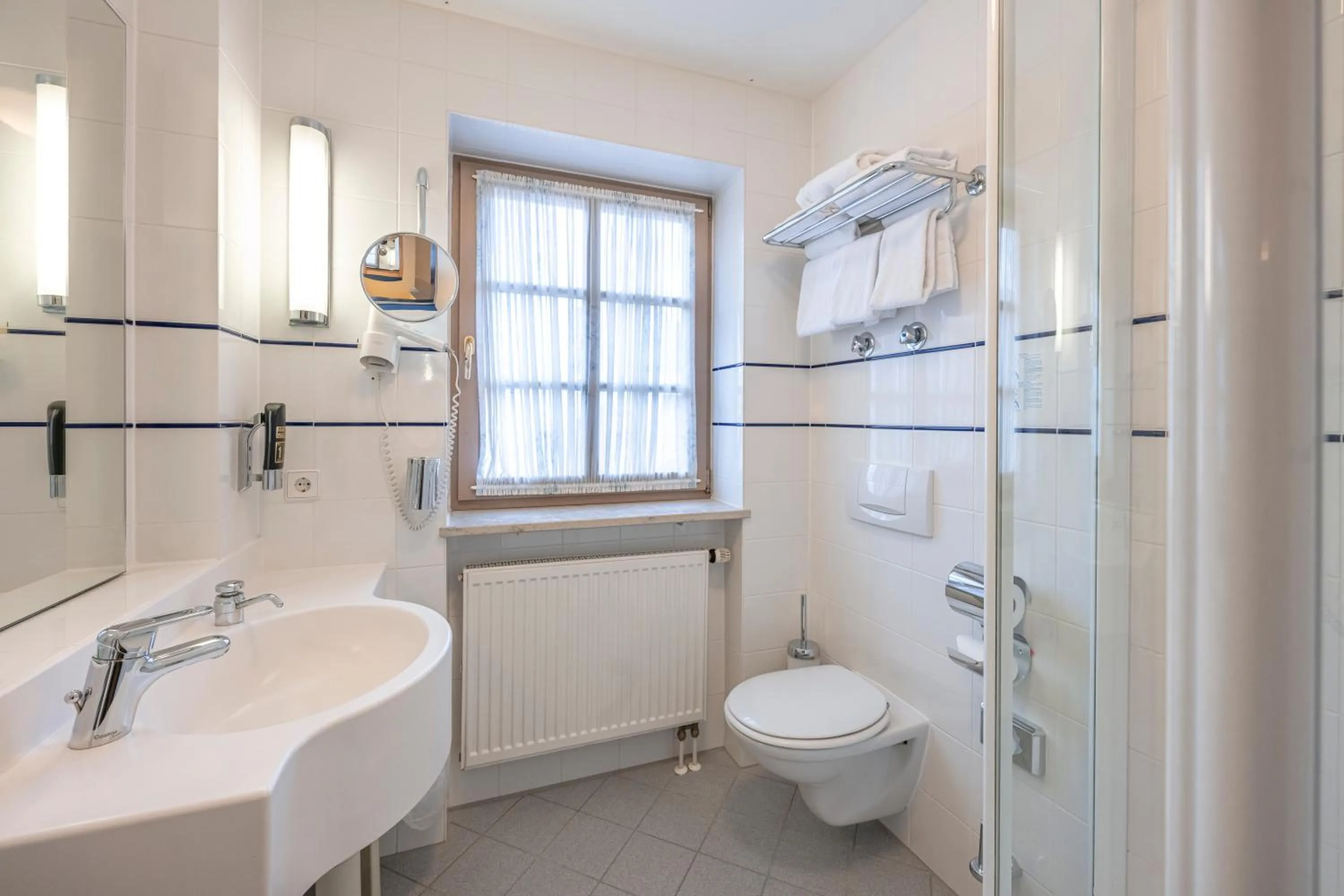 Shower in Hotel Neuwirt