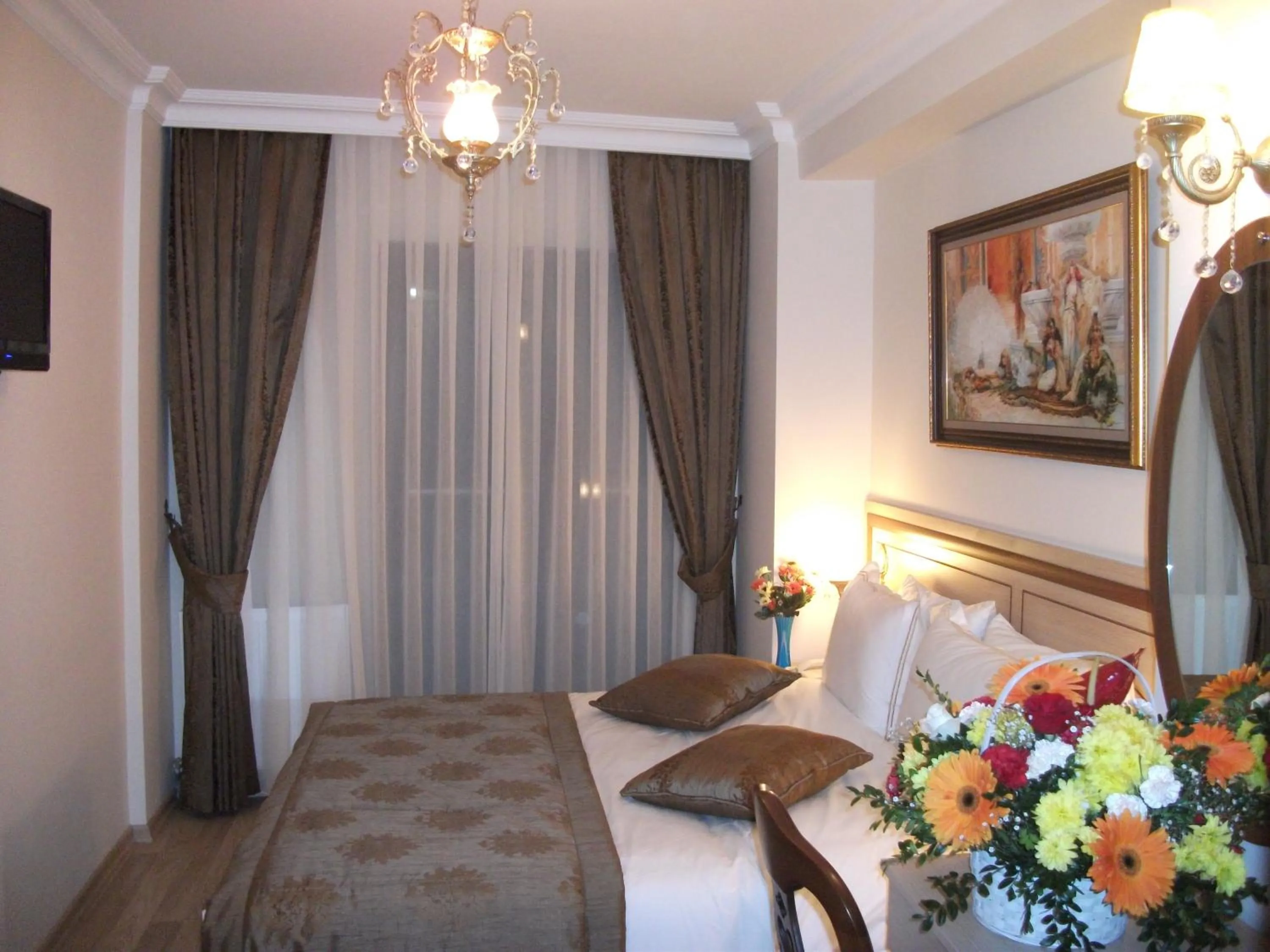 Photo of the whole room, Bed in Sultan Palace Hotel