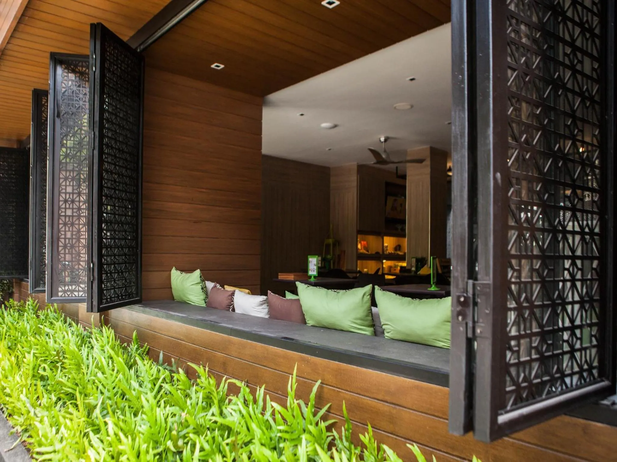 Restaurant/places to eat in Ploen Chaweng by Tolani