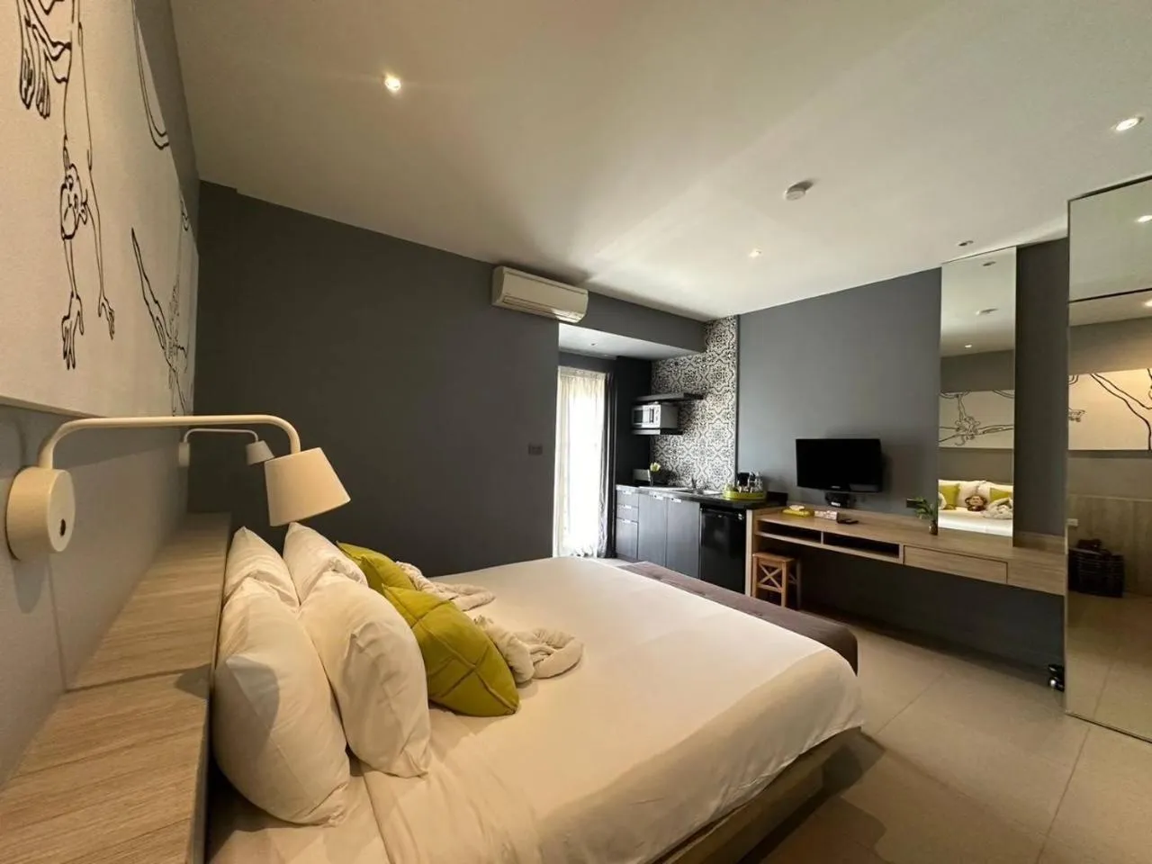 Photo of the whole room, Bed in Ploen Chaweng by Tolani