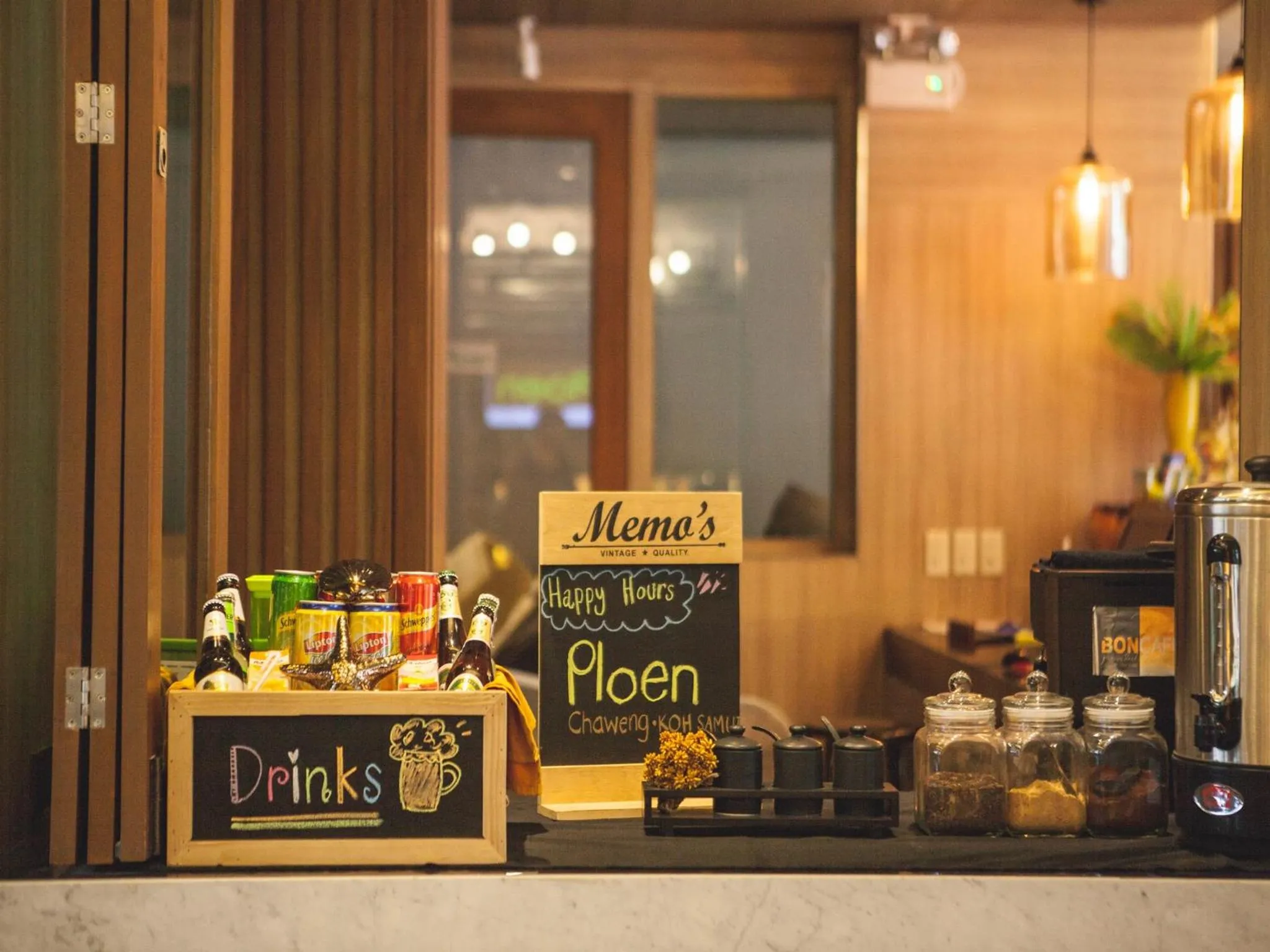 Restaurant/places to eat in Ploen Chaweng by Tolani