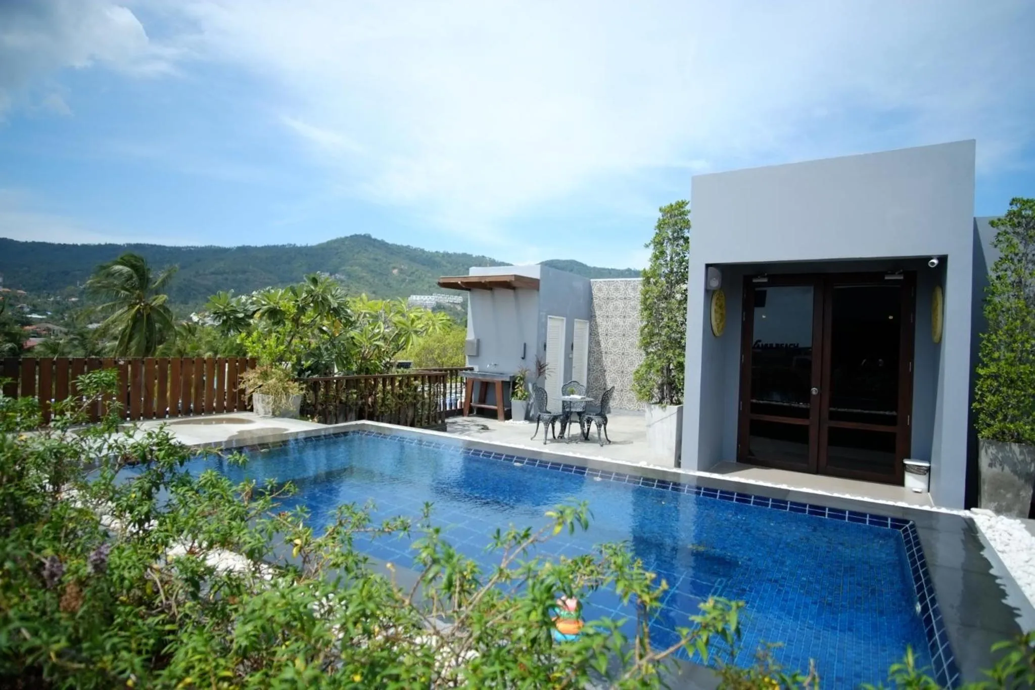 Swimming pool in Ploen Chaweng by Tolani