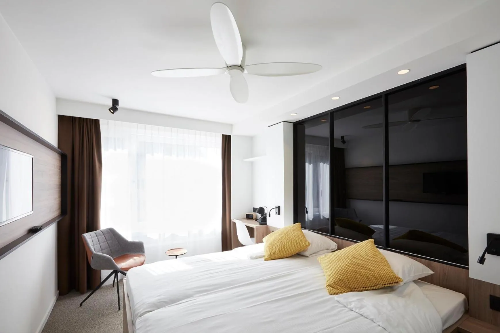 TV and multimedia, Bed in Hotel Nelson