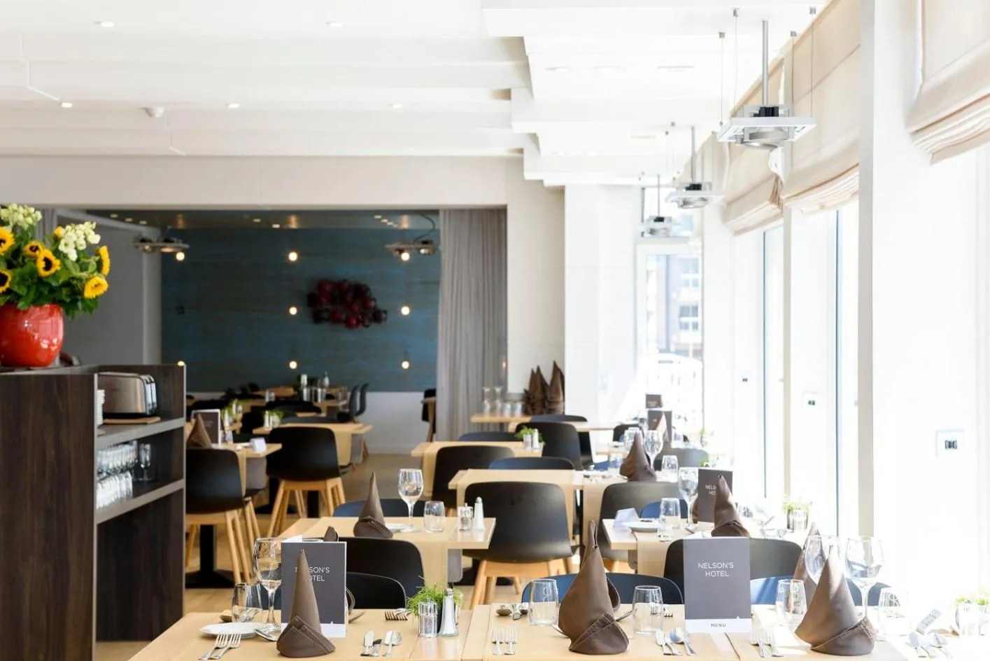 Restaurant/places to eat in Hotel Nelson