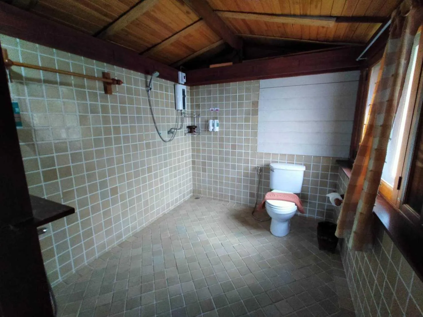 Shower in Sasidara Resort Nan