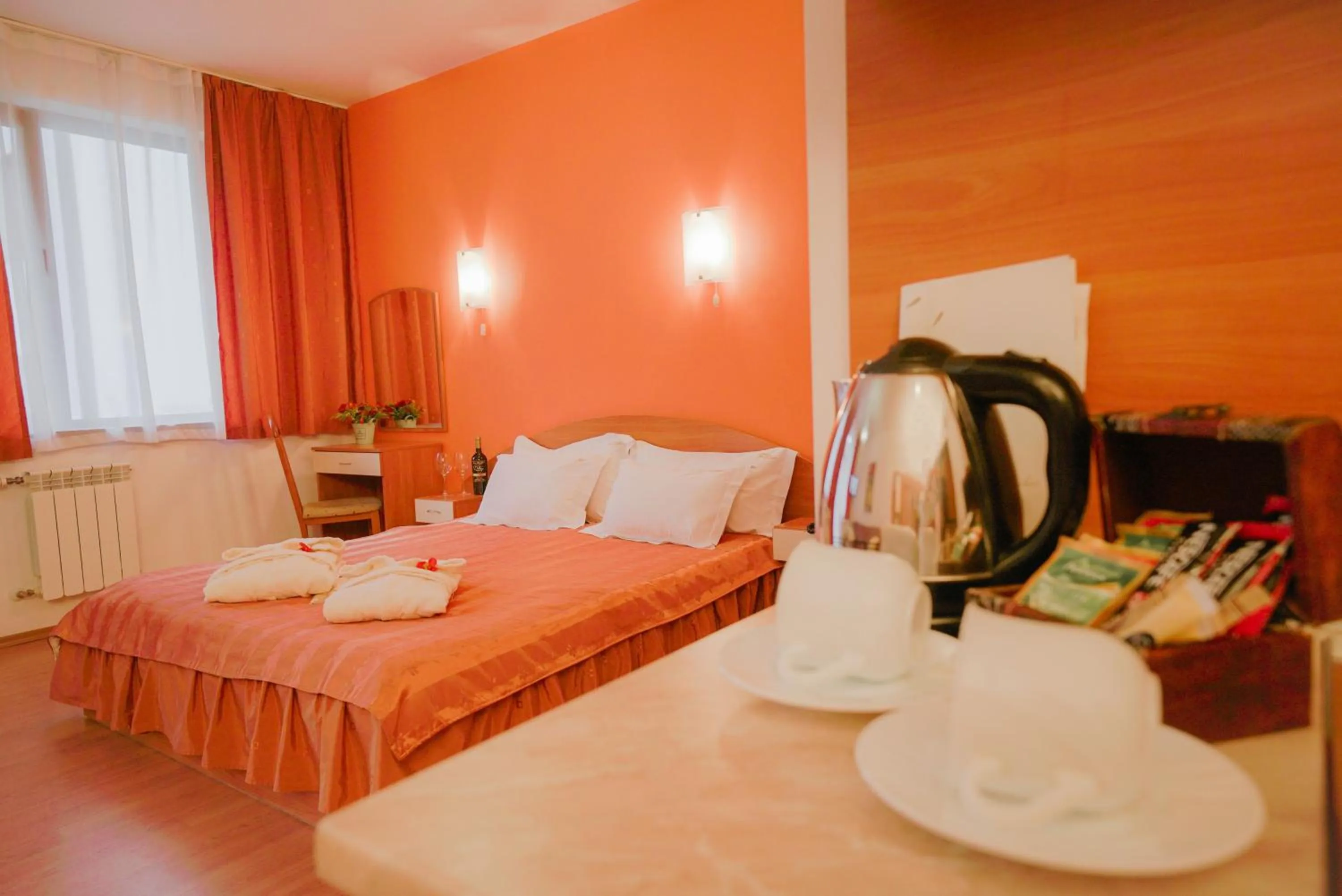 Coffee/tea facilities, Bed in Apart Hotel Flora Residence Daisy